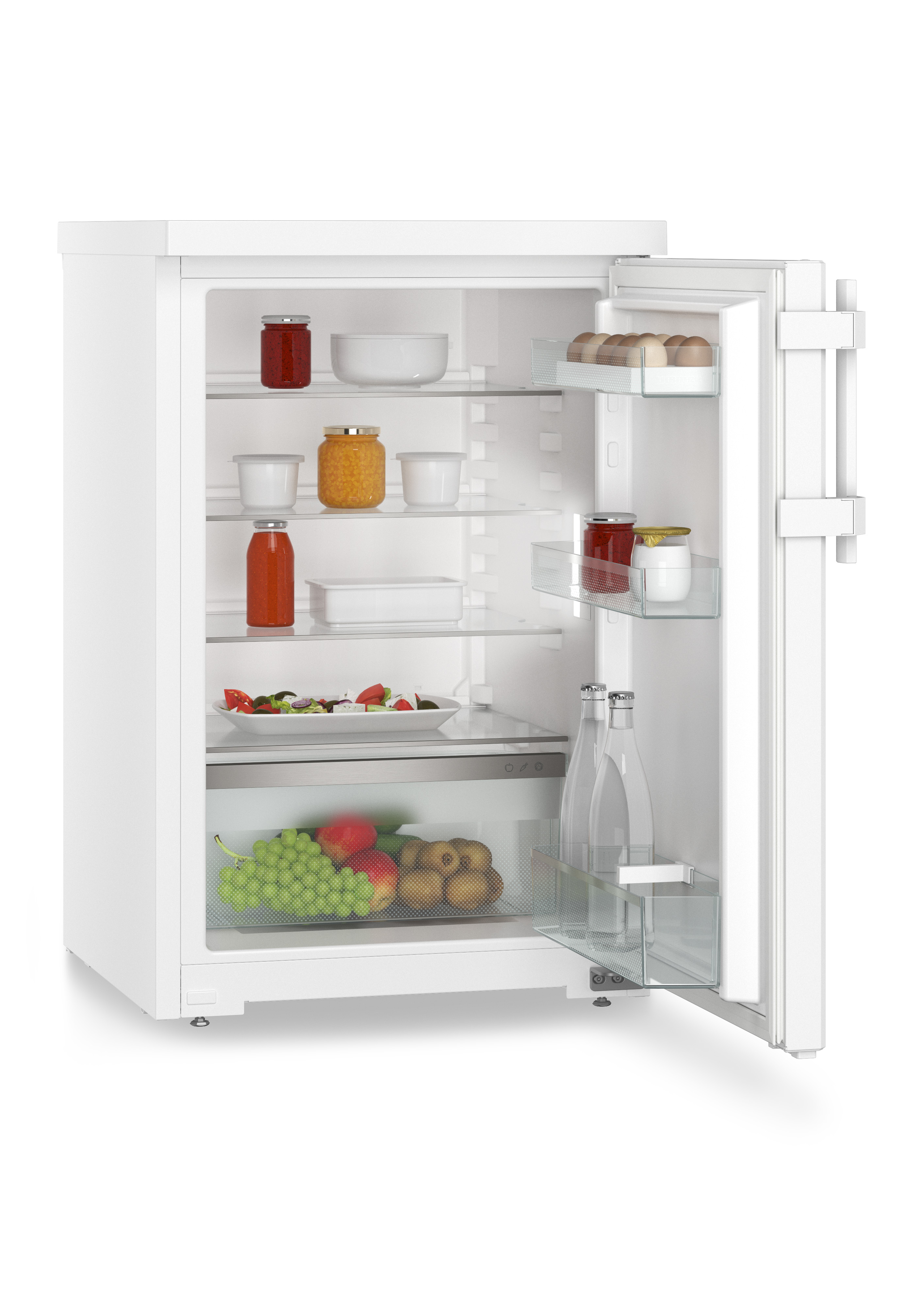 Un refrigerador blanco con la puerta abierta, lleno de alimentos: frascos, botellas, frutas y verduras.