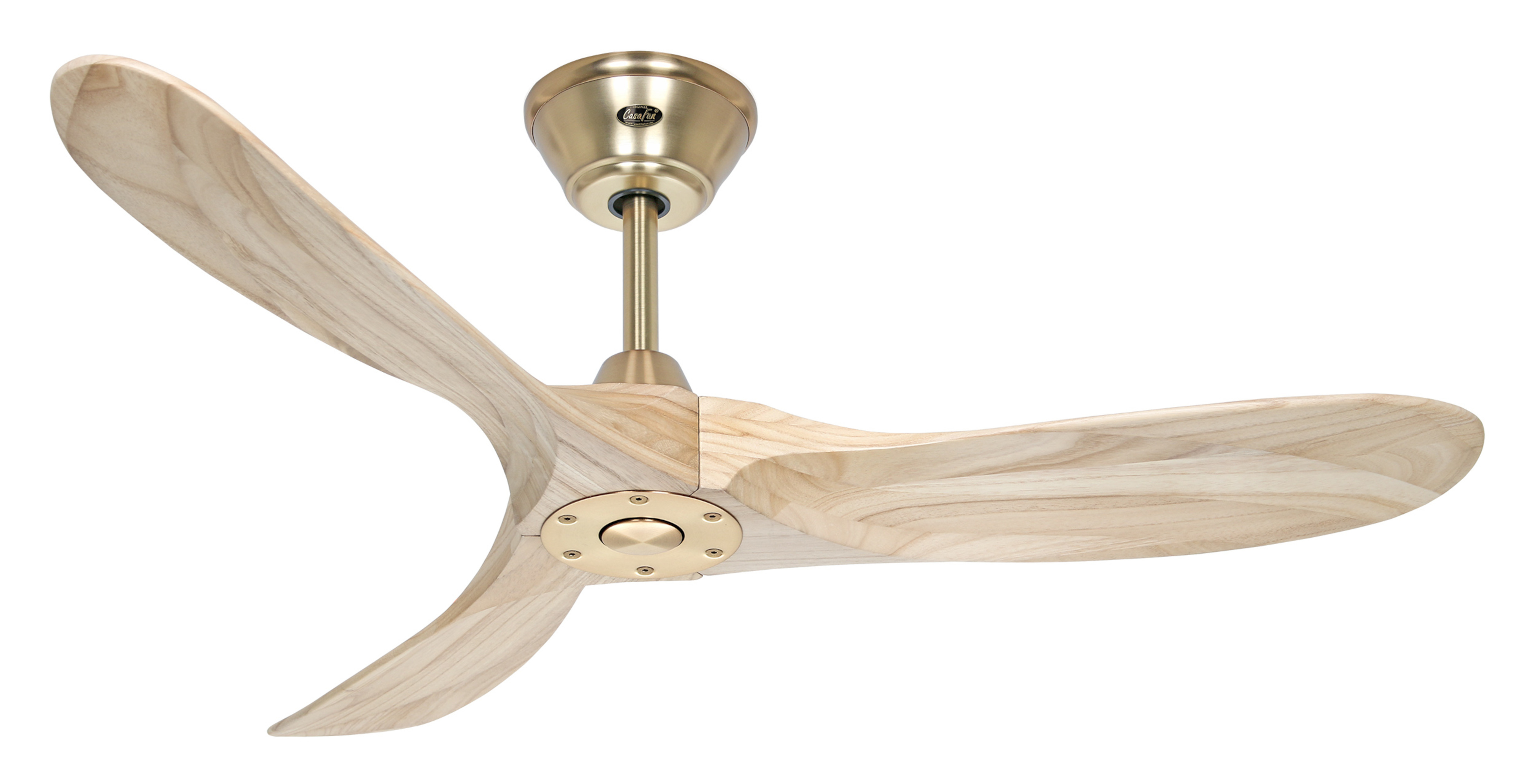 Ventilatore da soffitto con tre pale in legno e alloggiamento motore color ottone, sfondo bianco.
