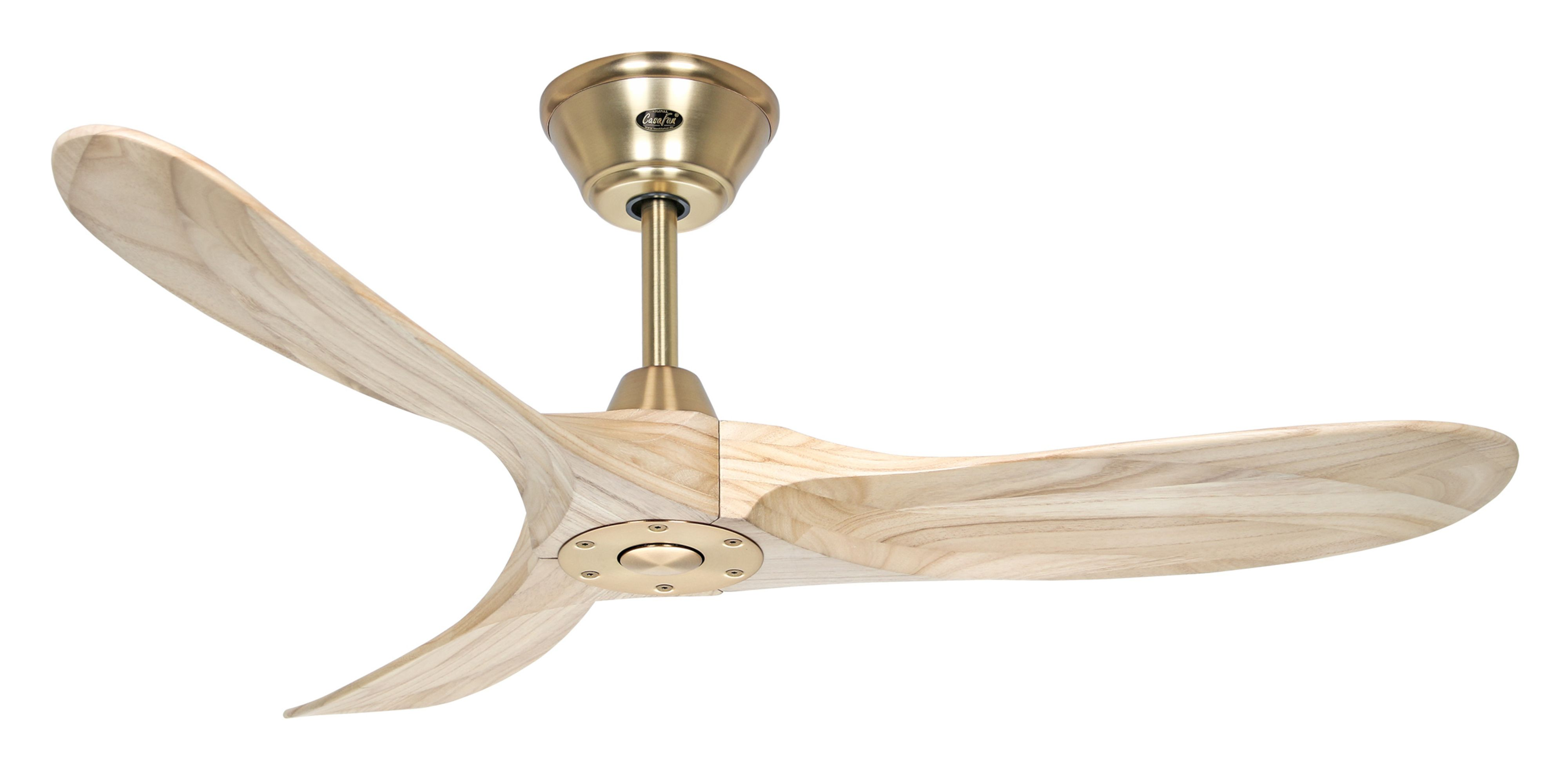 Un ventilatore a soffitto con tre pale in legno e un alloggiamento motore dorato.