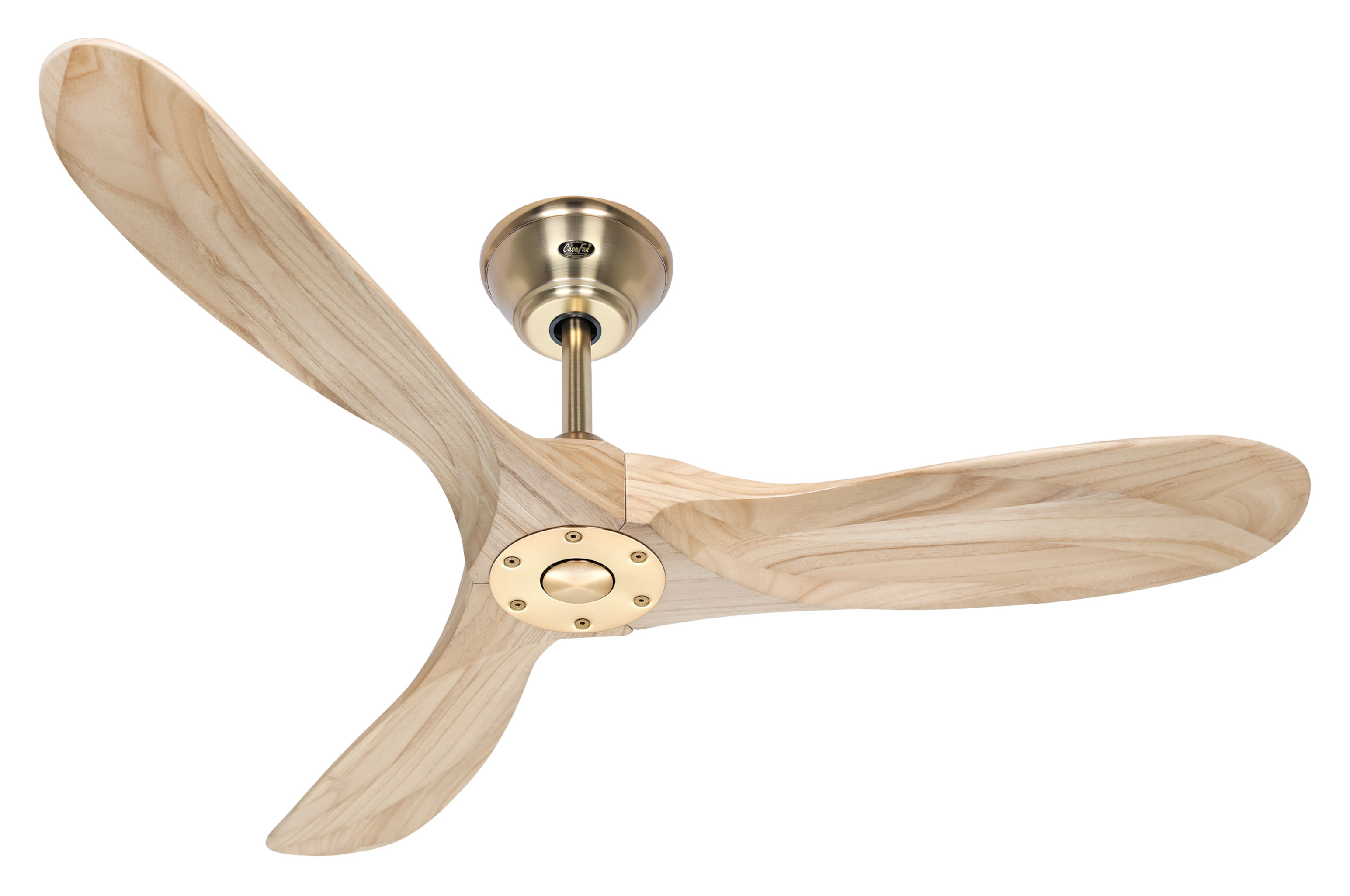 Ventilatore a soffitto con tre pale in legno. Il ventilatore è bianco con dettagli dorati.