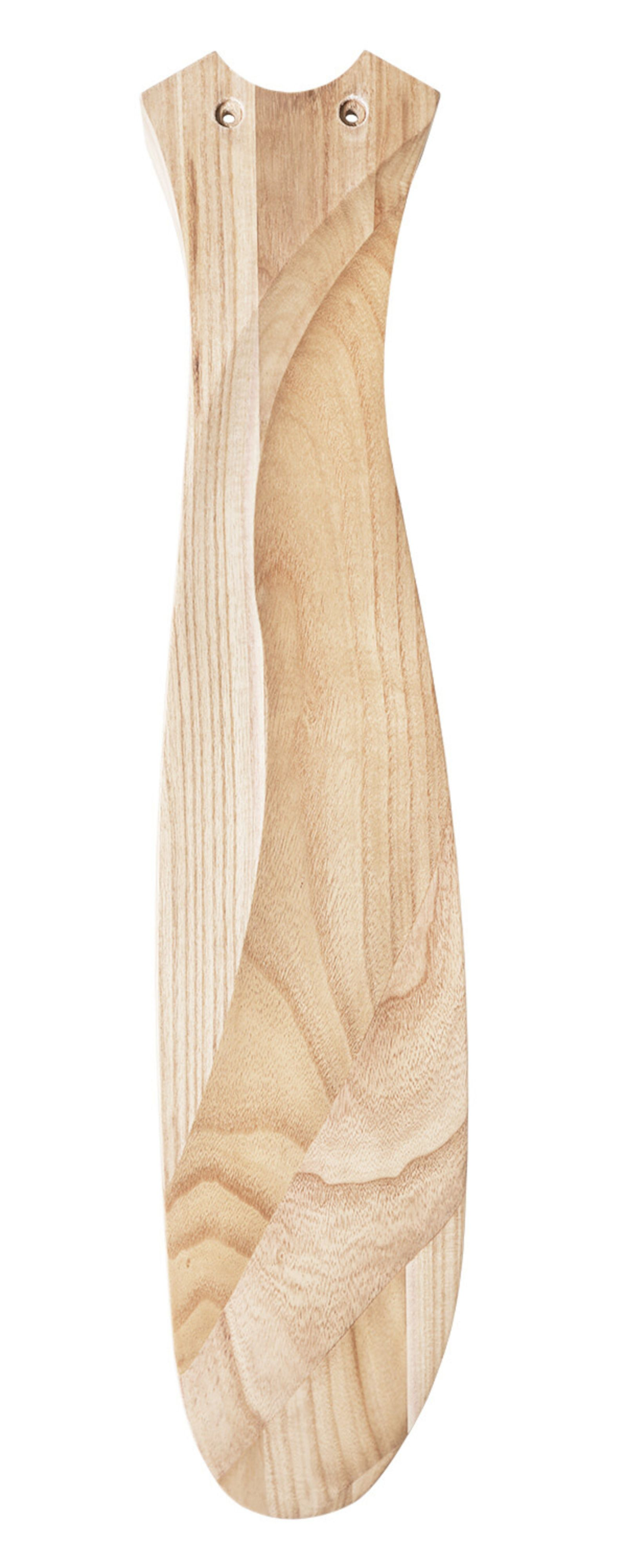 Pala di ventilatore in legno dal design curvo, colore marrone chiaro. Sfondo bianco.