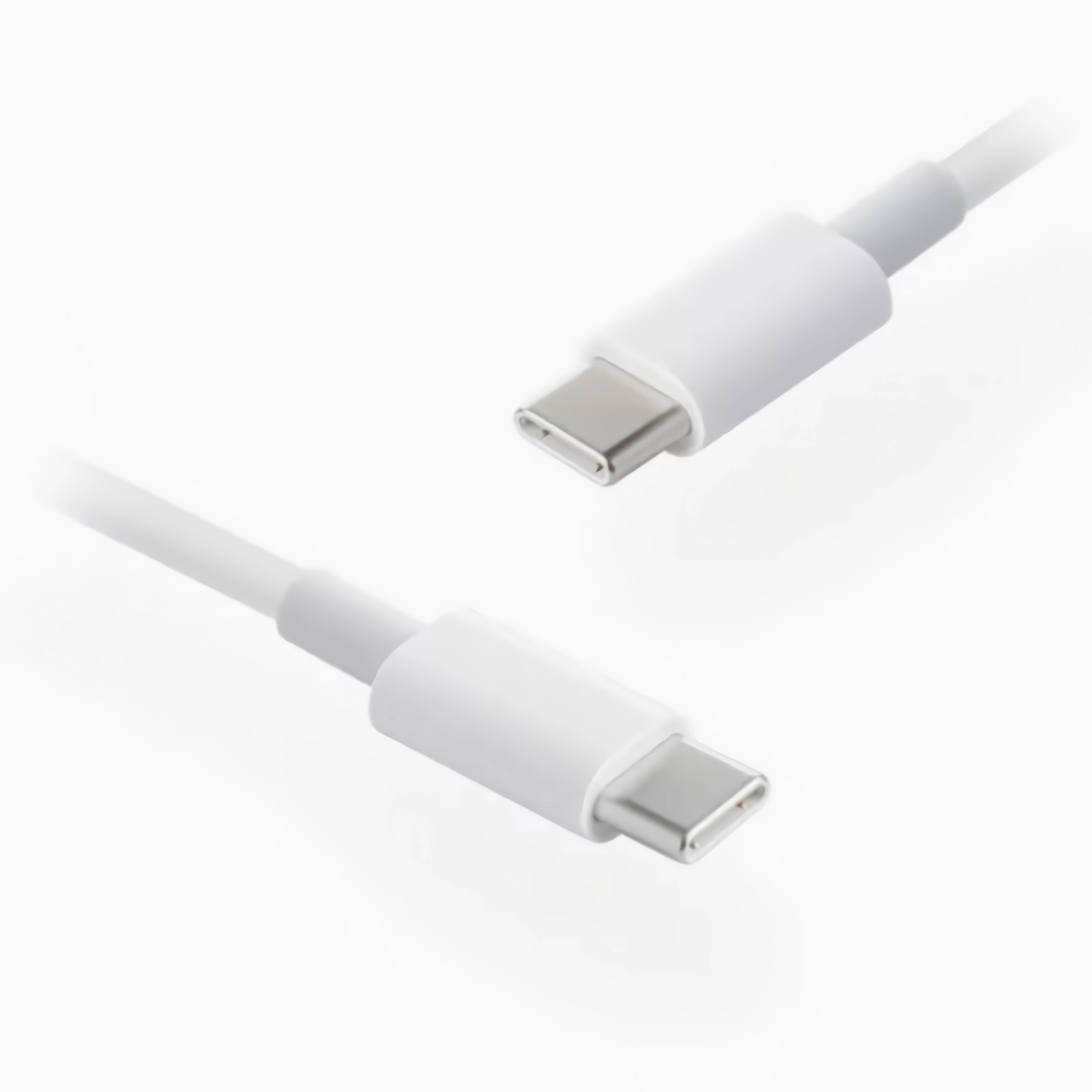 Zwei weiße USB-C-Kabel mit Anschlüssen, die auf weißem Hintergrund liegen.