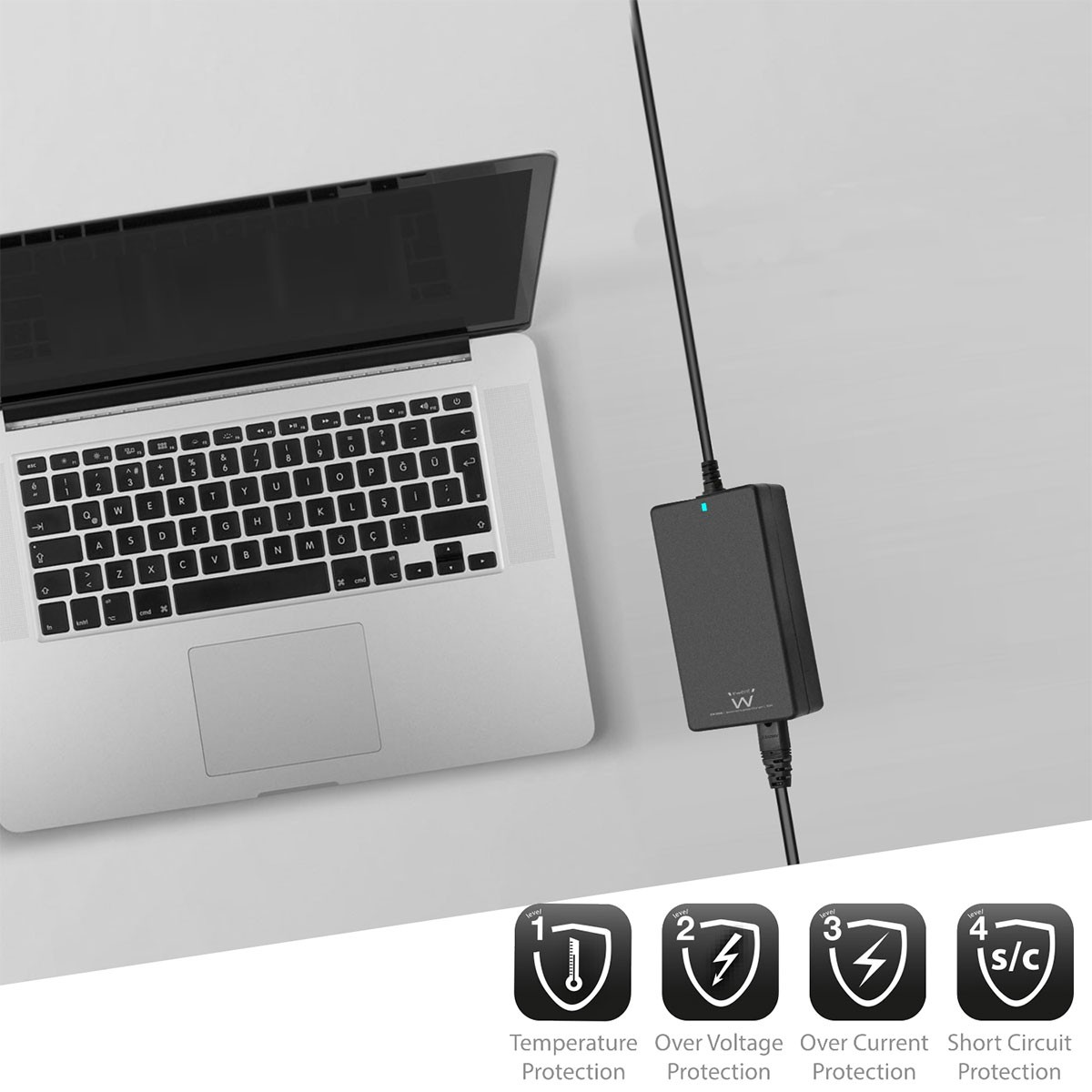 Laptop con caricabatterie, varie icone di protezione vengono visualizzate in basso.