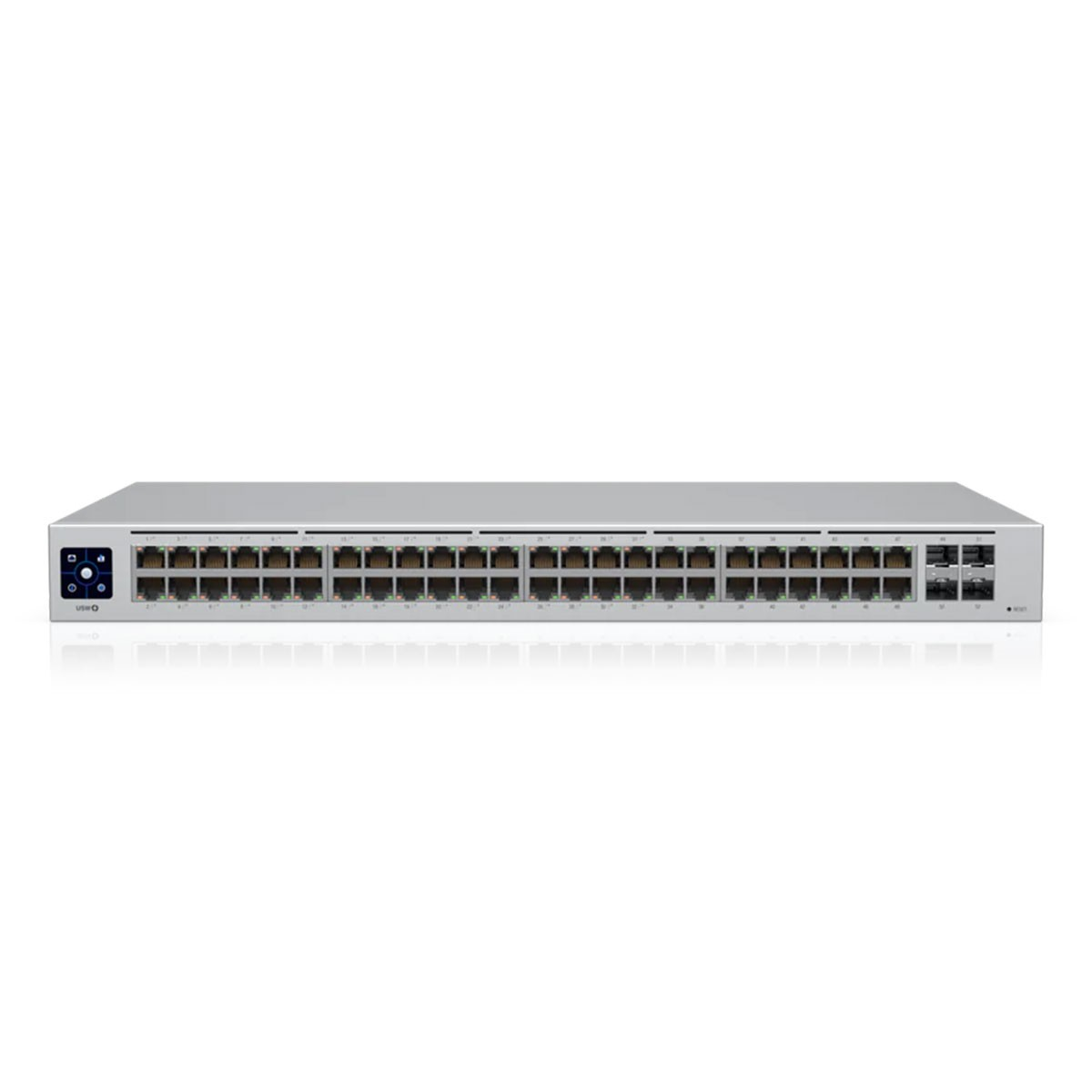 Ein silberner 48-Port-Netzwerk-Switch auf einer weißen Oberfläche mit Reflektion.