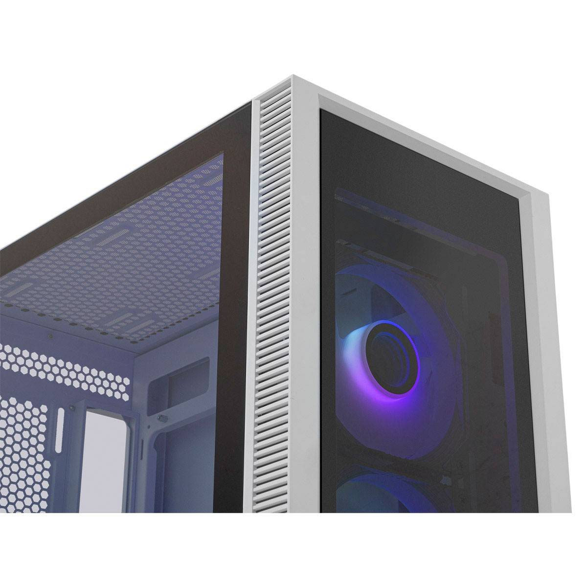 Obudowa wieży komputerowej ze szklanym panelem bocznym. Widoczne komponenty wewnętrzne.