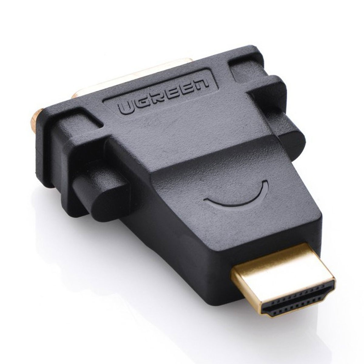 Ein schwarzer und goldener Adapter mit einem DVI-Anschluss und einem HDMI-Anschluss.