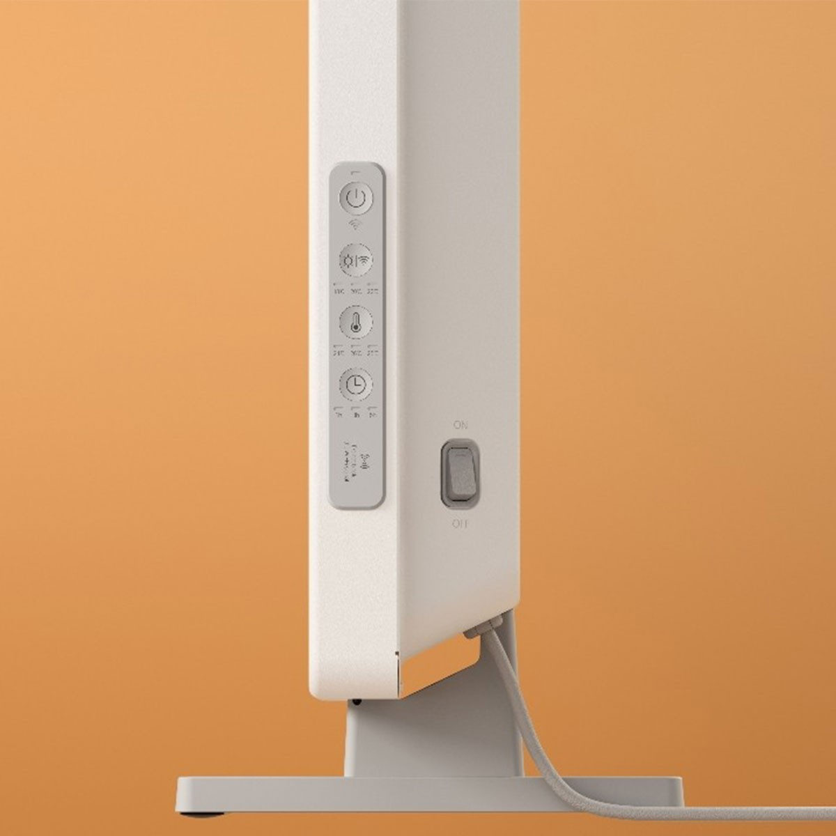 Calentador blanco con panel de control y cable gris.