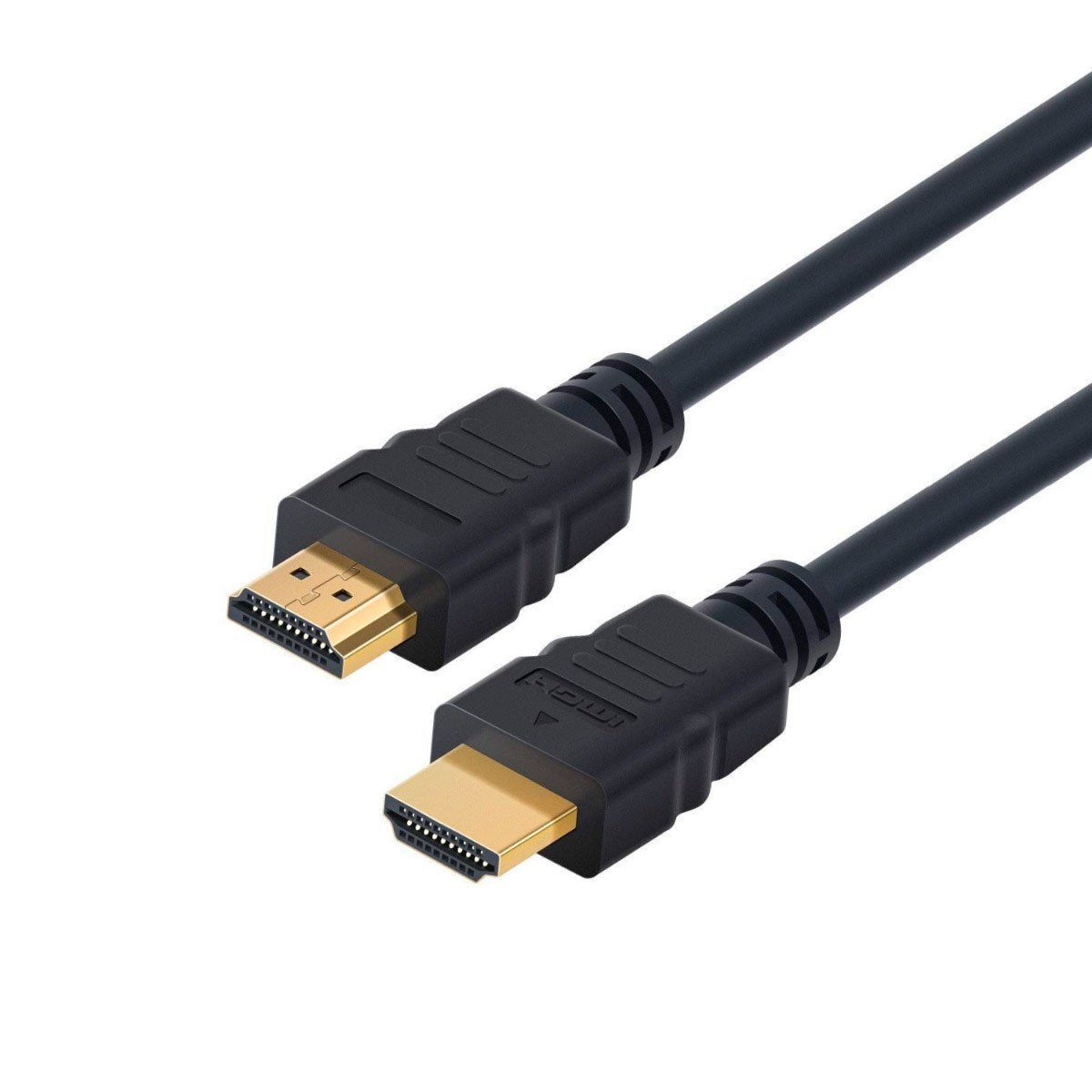 Cable HDMI negro con conectores dorados. El cable está sobre un fondo blanco.