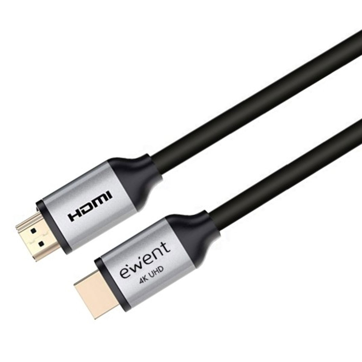 Zwarte HDMI-kabel met zilveren connectoren en het ewent-logo, schuin op een wit oppervlak.
