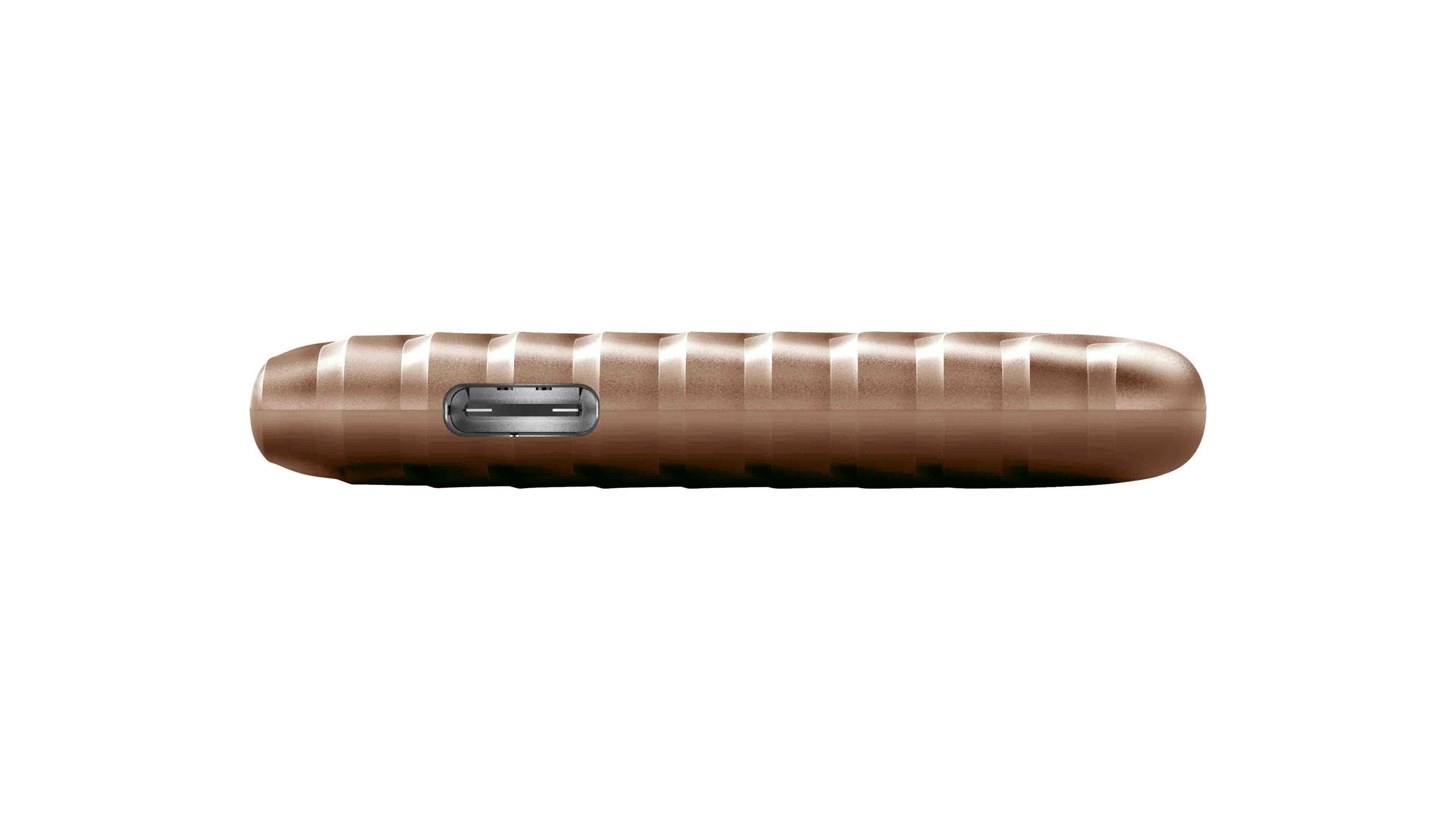 Vue latérale d'un disque dur portable bronze, texturé, avec port USB-C. Fond blanc.