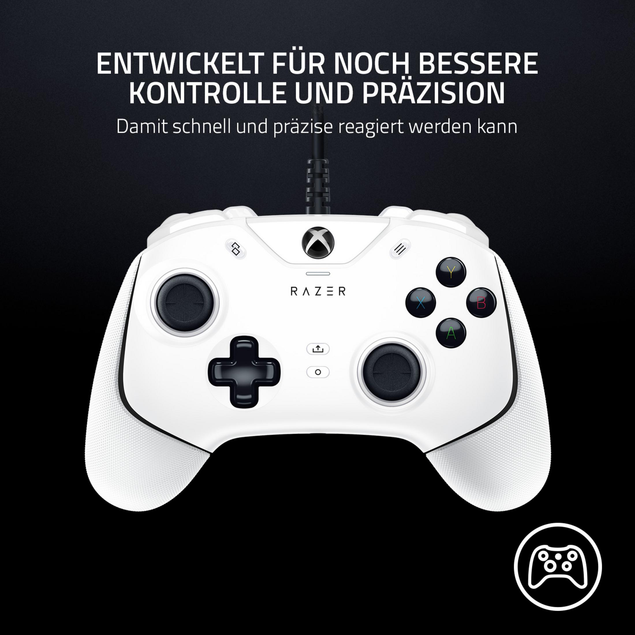 Biały kontroler do gier z czarnymi przyciskami i czarnym kablem na czarnej powierzchni.