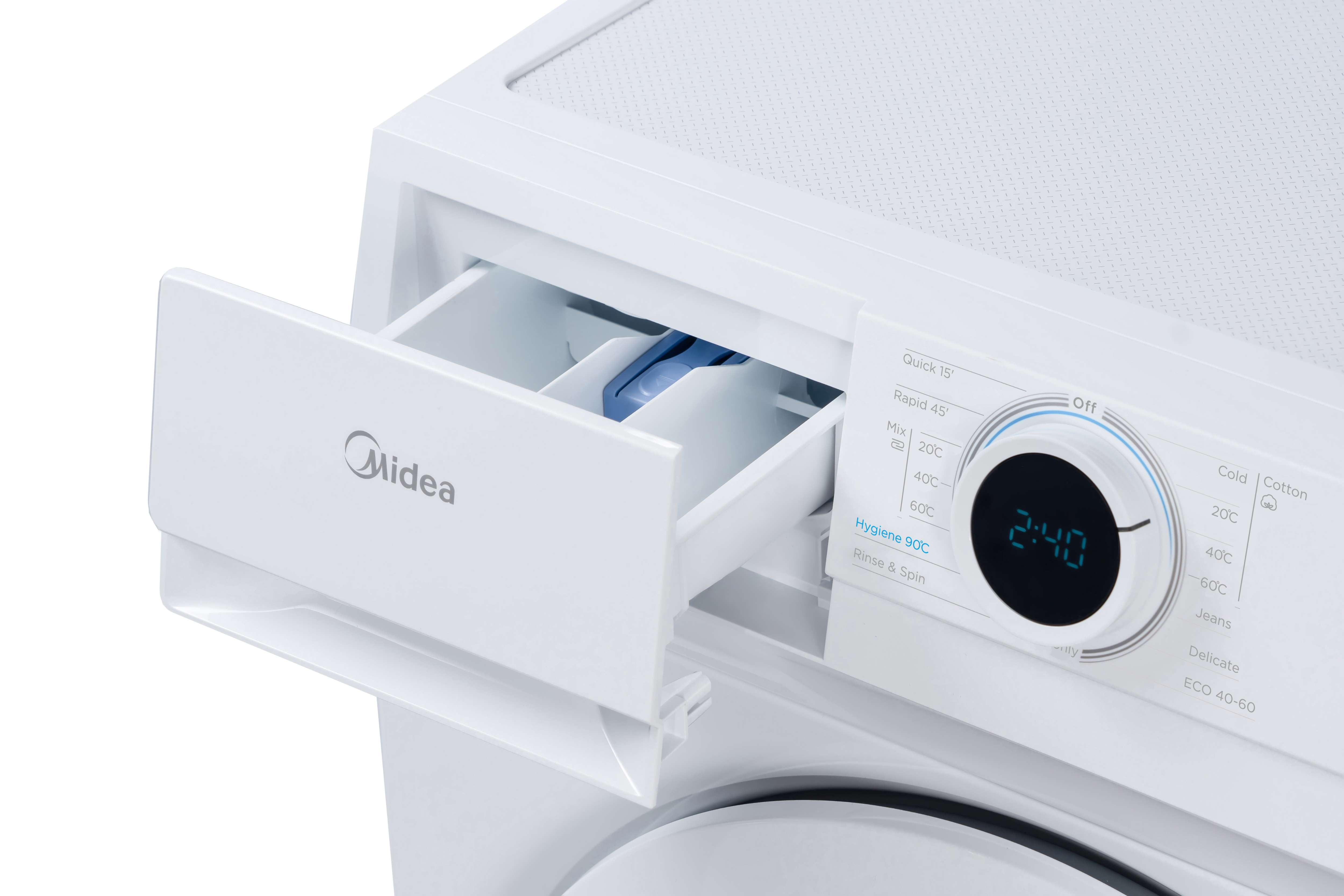 Primer plano de una lavadora blanca con el cajón del dispensador de detergente abierto, mostrando líquido azul.