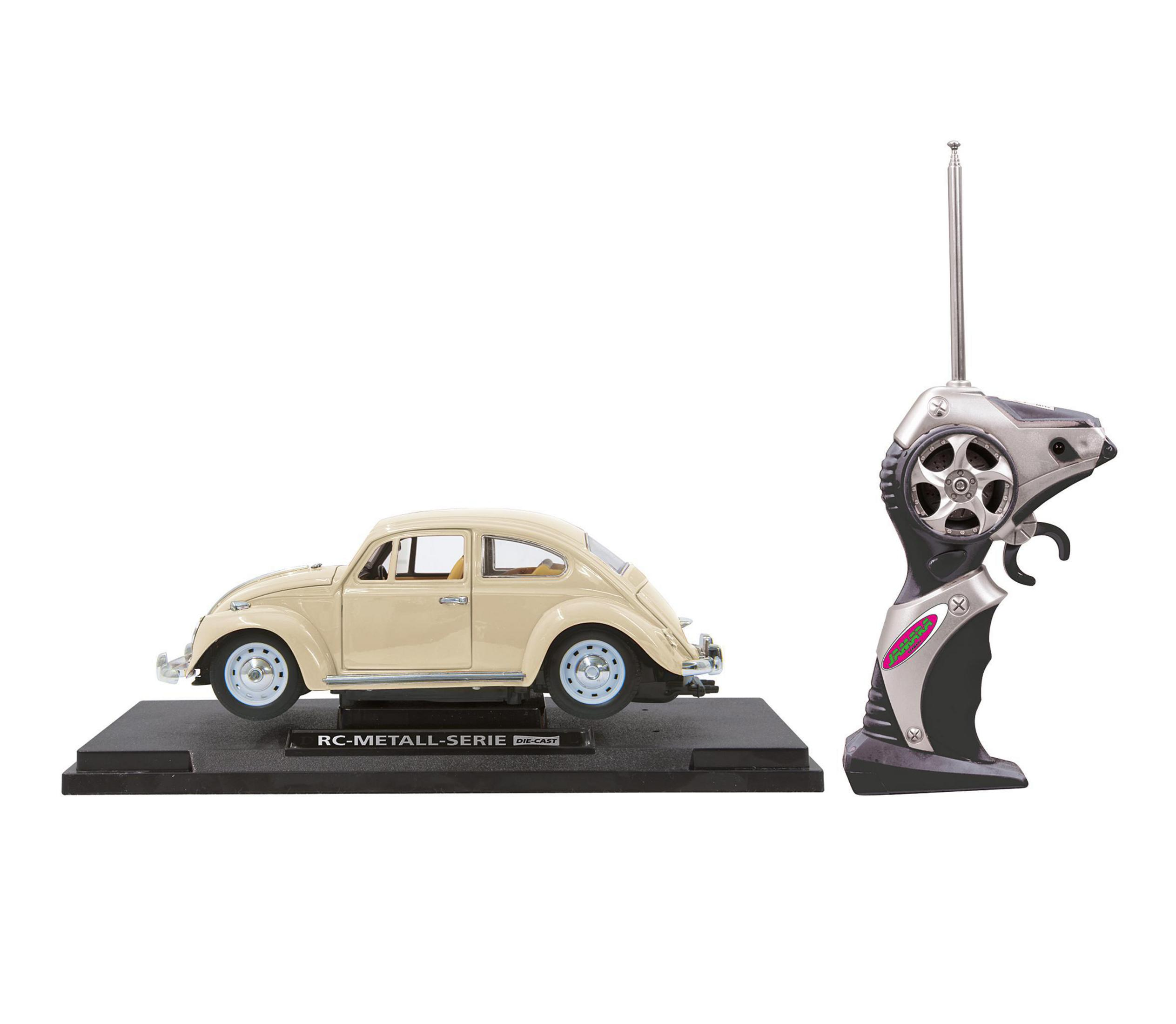 Ein Spielzeugauto mit Fernbedienung. Das Auto ist beige, einem klassischen Auto nachempfunden. Die Fernbedienung ist silber und schwarz.