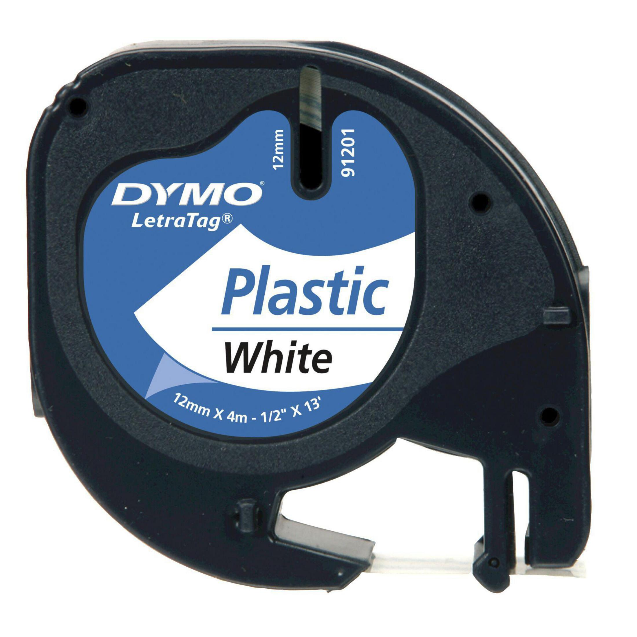 Schwarz-blaue Dymo-Etikettendruckerpatrone. Weißes Etikett mit 'Plastic White' und Maßangaben.