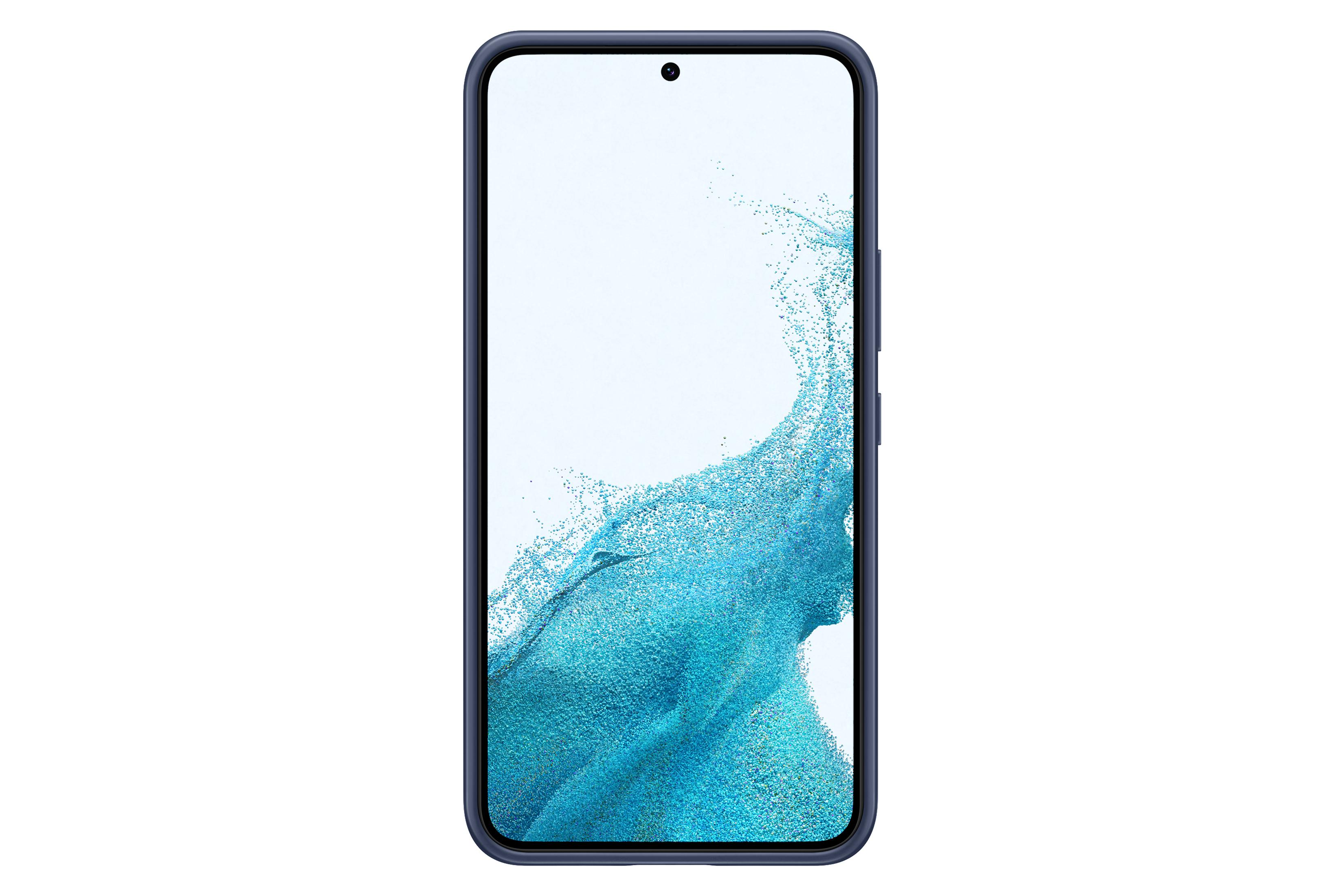 Uno smartphone blu con schermo che mostra un design astratto blu e bianco, in una custodia blu.