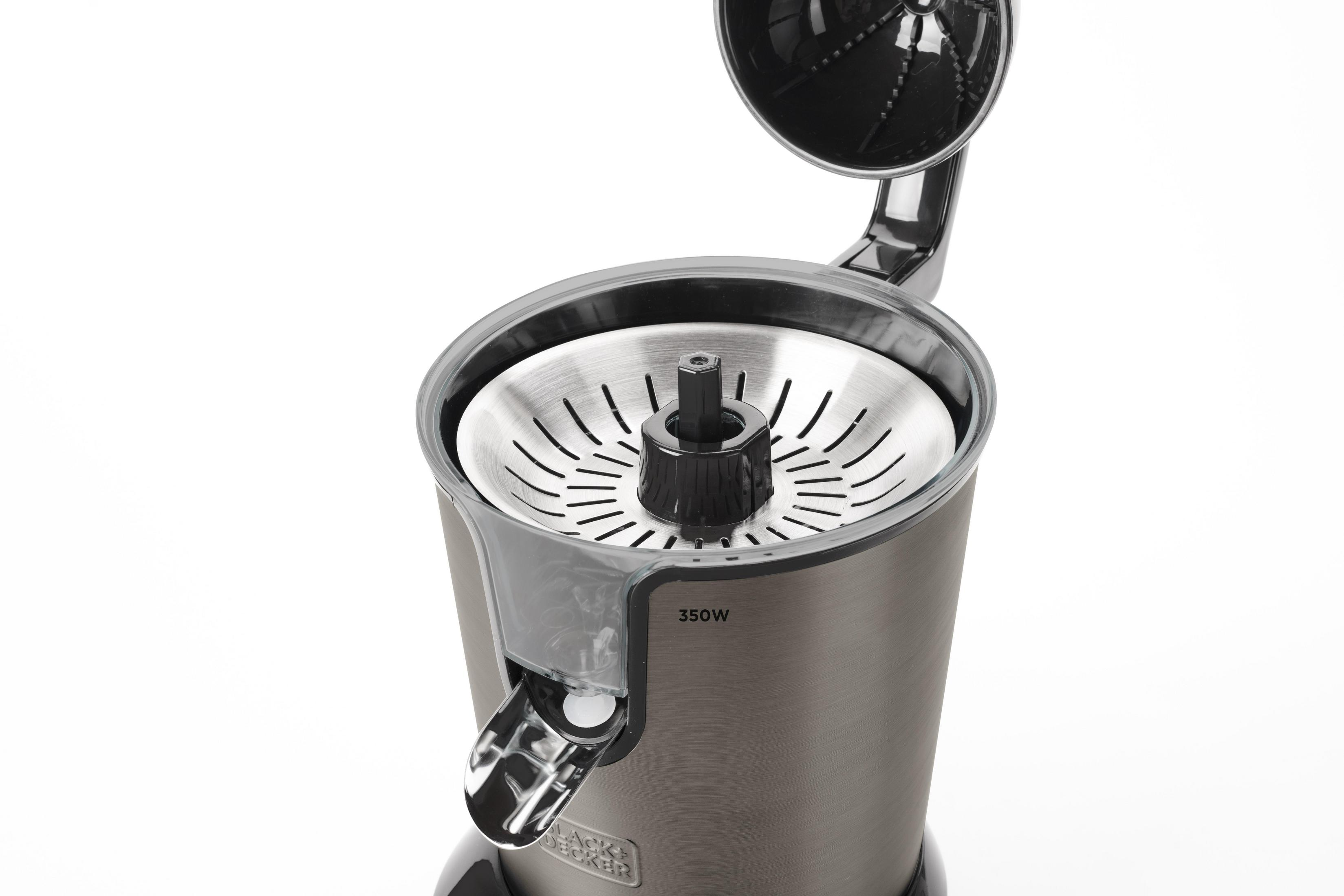 Wyiskarka z koszem ze stali nierdzewnej i czarnym uchwytem, na białym tle.