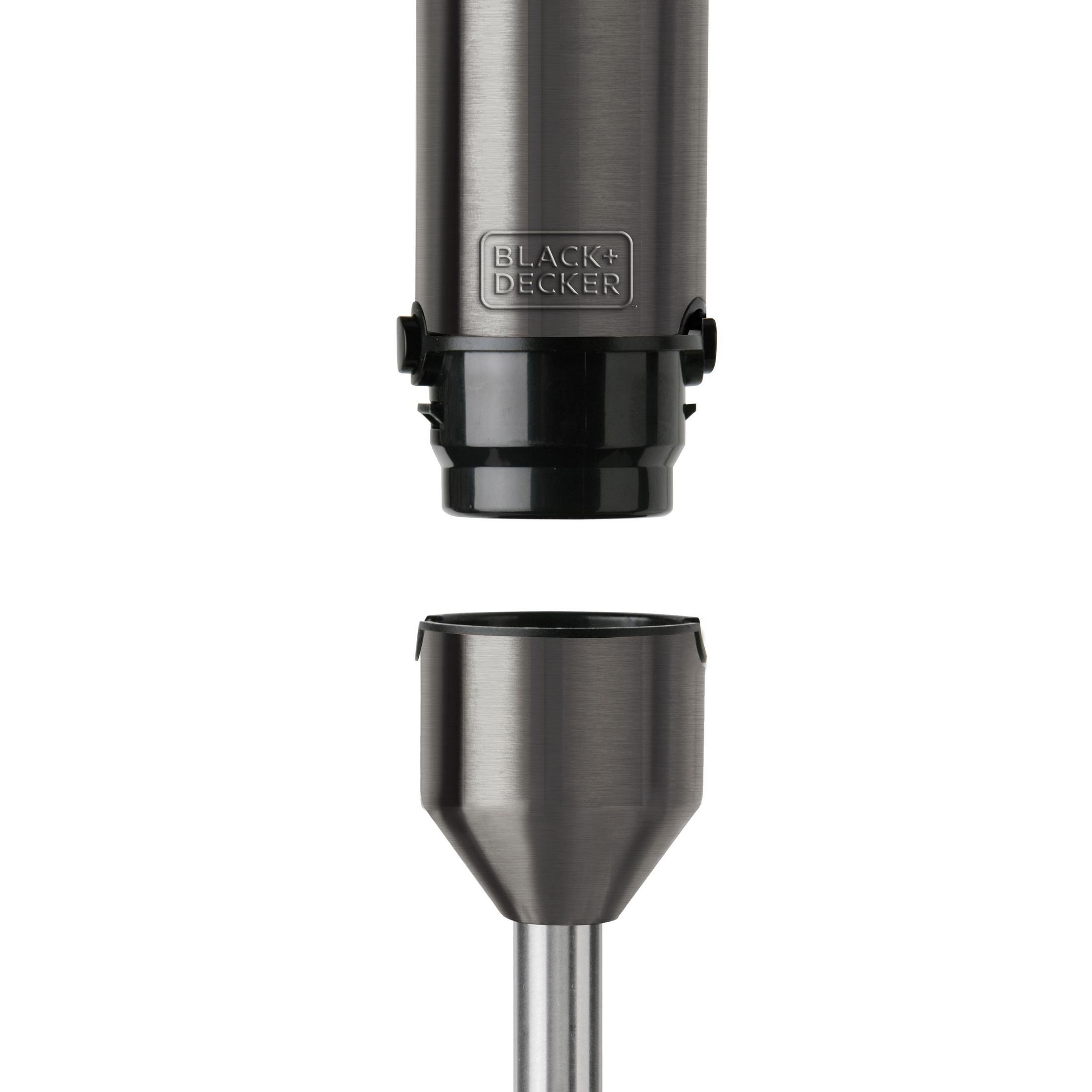 Frullatore a immersione Black and Decker. Parti superiore e inferiore staccate. La parte superiore ha il marchio.
