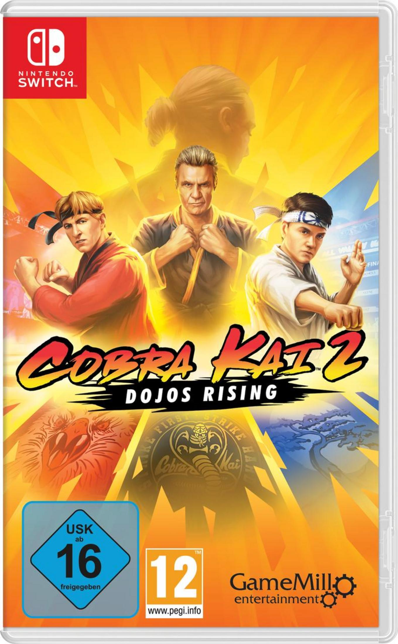 Cobra Kai 2: Dojos Rising-Spielcover mit drei Männern, die posieren. Der Hintergrund zeigt verschiedene Karate-Szenen.