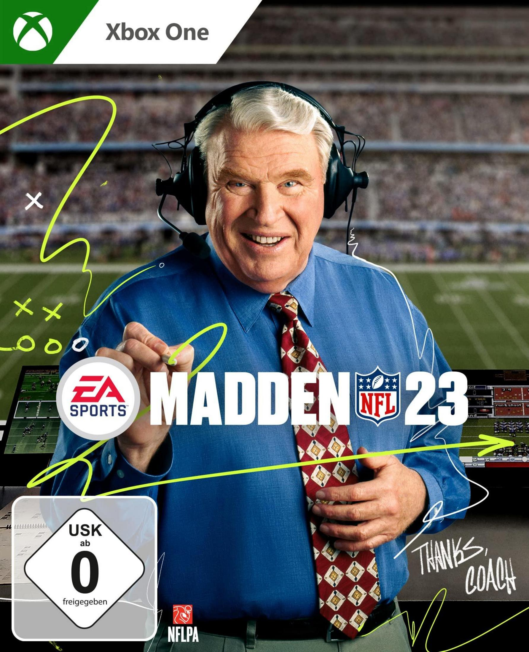 Madden NFL 23 Cover: Mann in blauem Hemd und Krawatte, Fußballfeld im Hintergrund.
