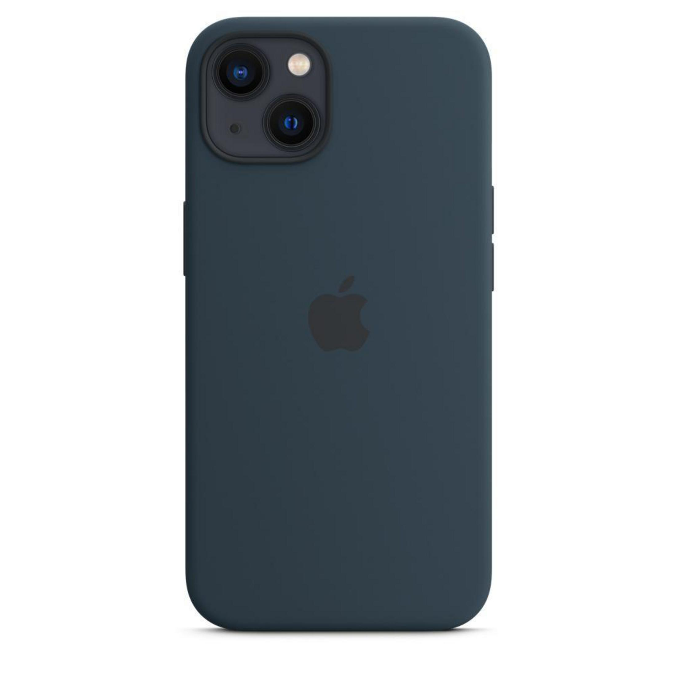 Coque bleue pour iPhone 13. Montre le logo Apple et les objectifs de l'appareil photo. Fond blanc.