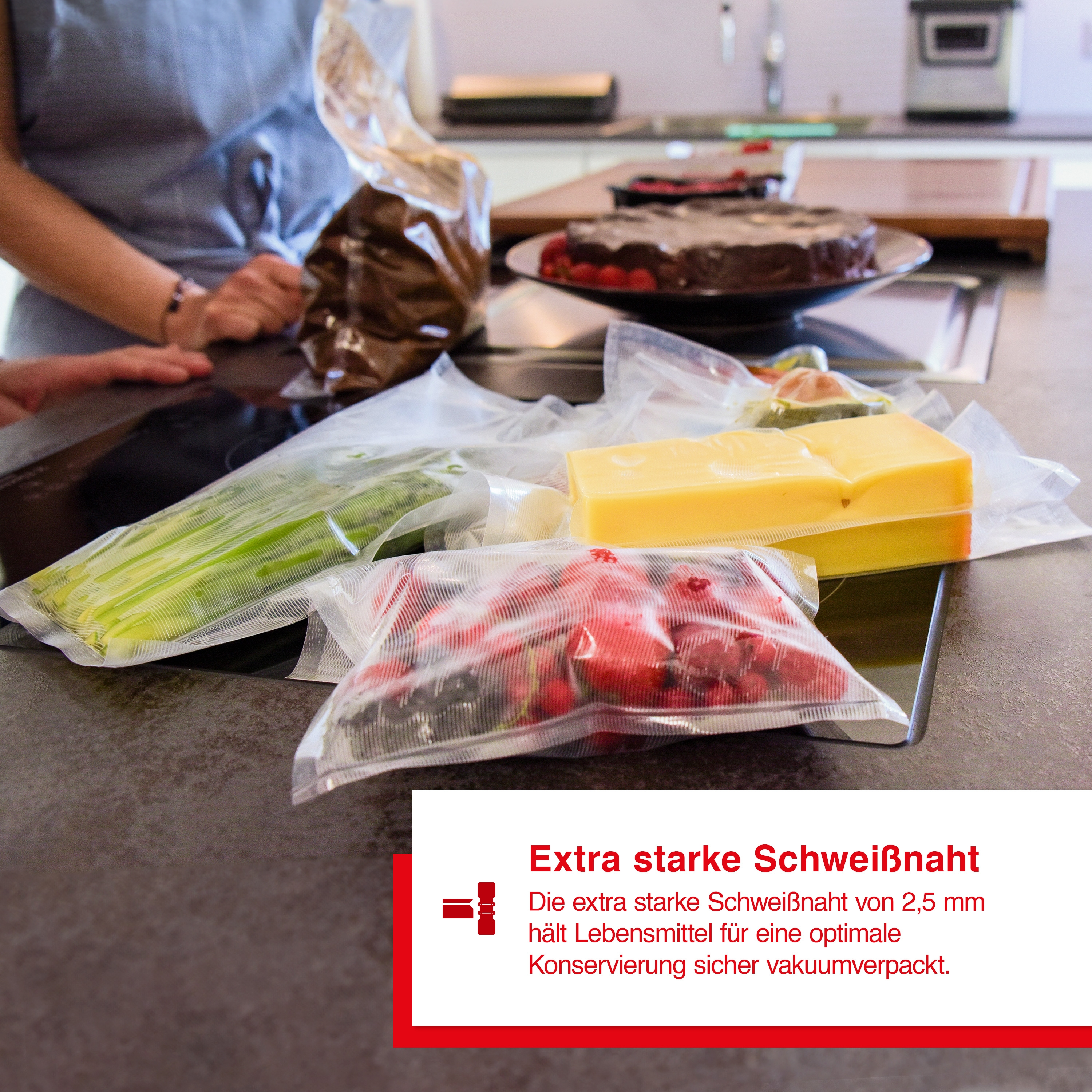Lebensmittel vakuumversiegelt in Beuteln, Text über starke Versiegelung. Käse, Spargel usw.