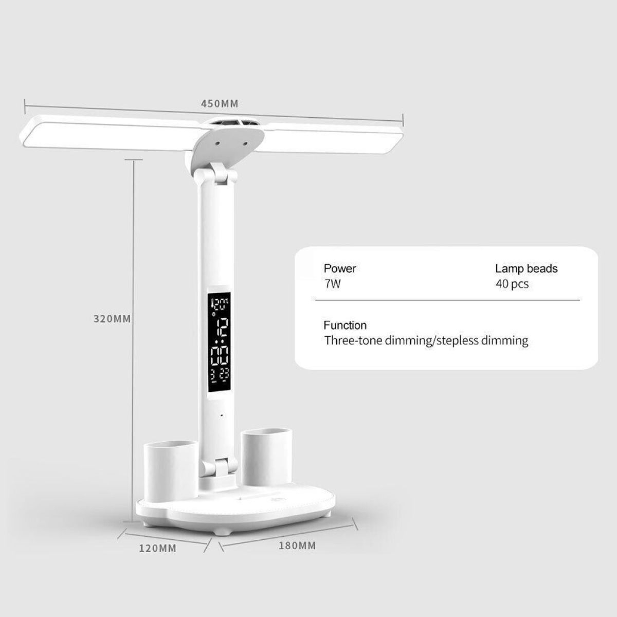 Eine weiße Schreibtischlampe mit Digitalanzeige und zwei Stifthaltern, mit Maßangaben auf weißem Hintergrund.
