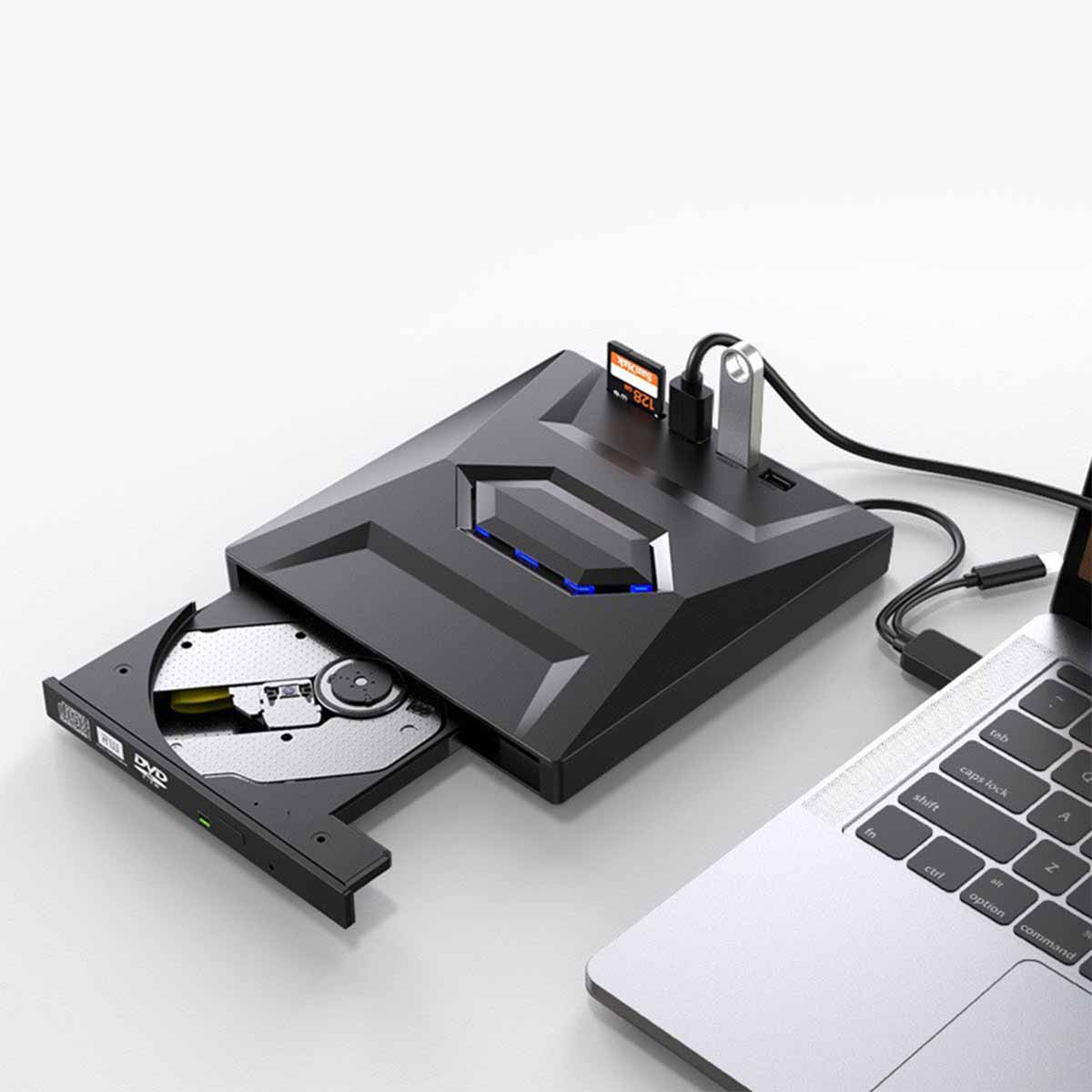 Combo unità DVD e hub USB nero. Porte USB, lettore di schede e laptop.