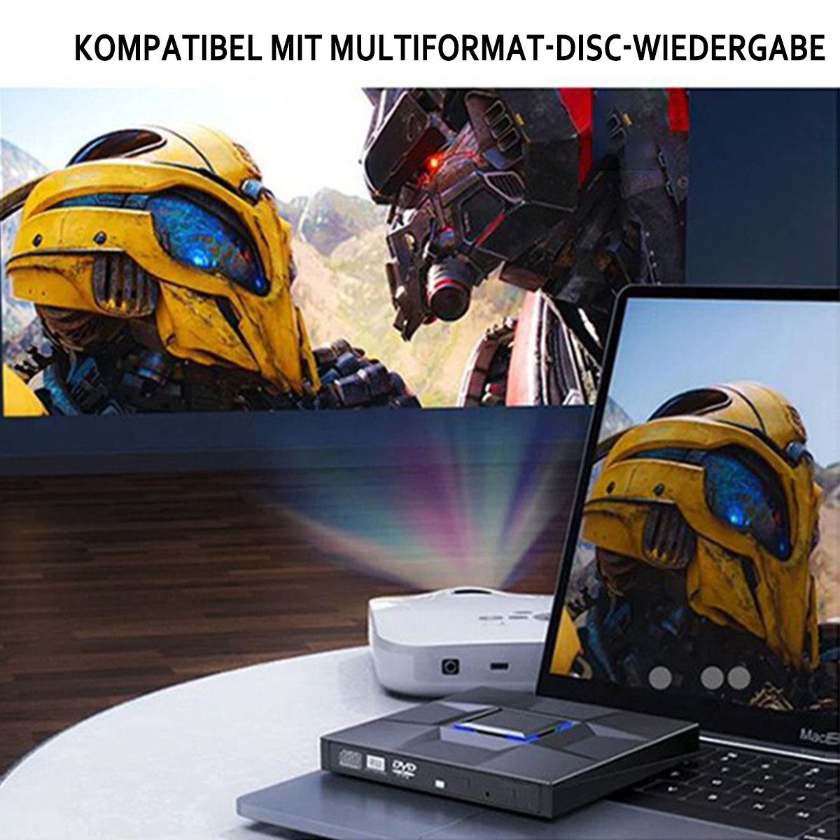 Ein Laptop mit DVD-Player und Projektor, der eine Filmszene zeigt.