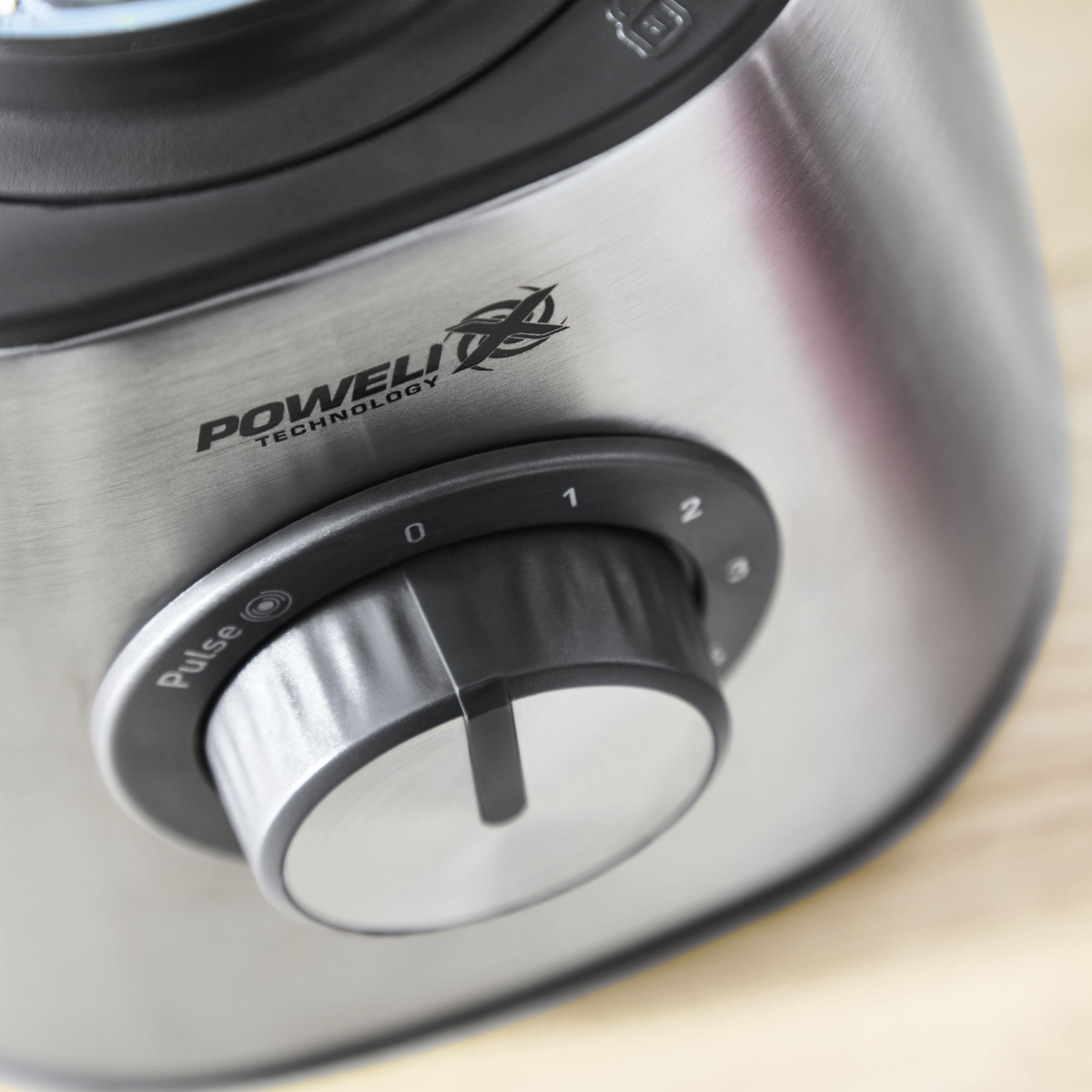 Ein Edelstahl-Mixerfuß mit Drehknopf und dem Powell Technology-Logo.