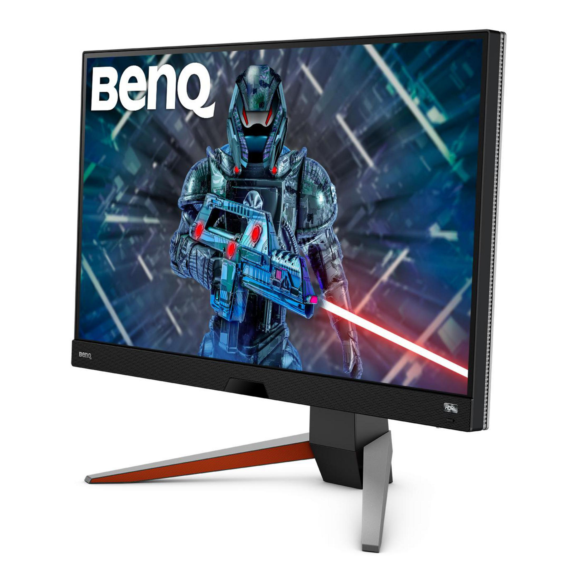 Monitor BenQ z futurystycznym wojownikiem w niebiesko-czerwonym stroju trzymającym broń. Białe tło.