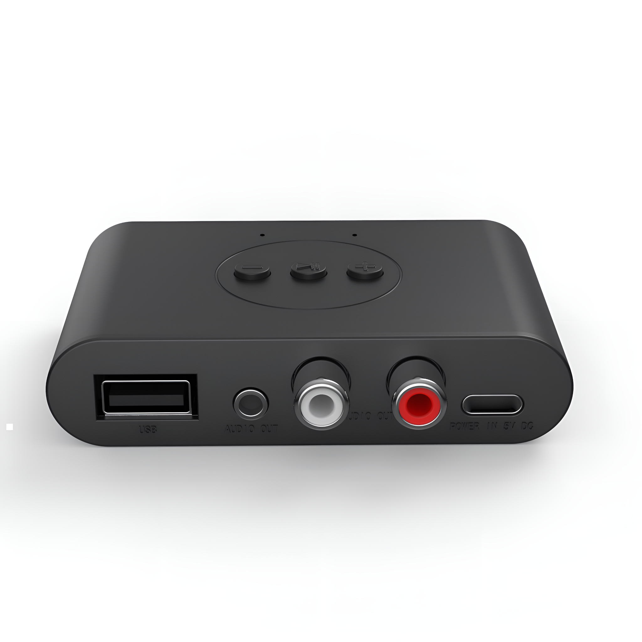 Ein schwarzer Audioadapter mit USB-, Audio-Ausgangs- und Stromeingängen, isoliert auf weißem Hintergrund.