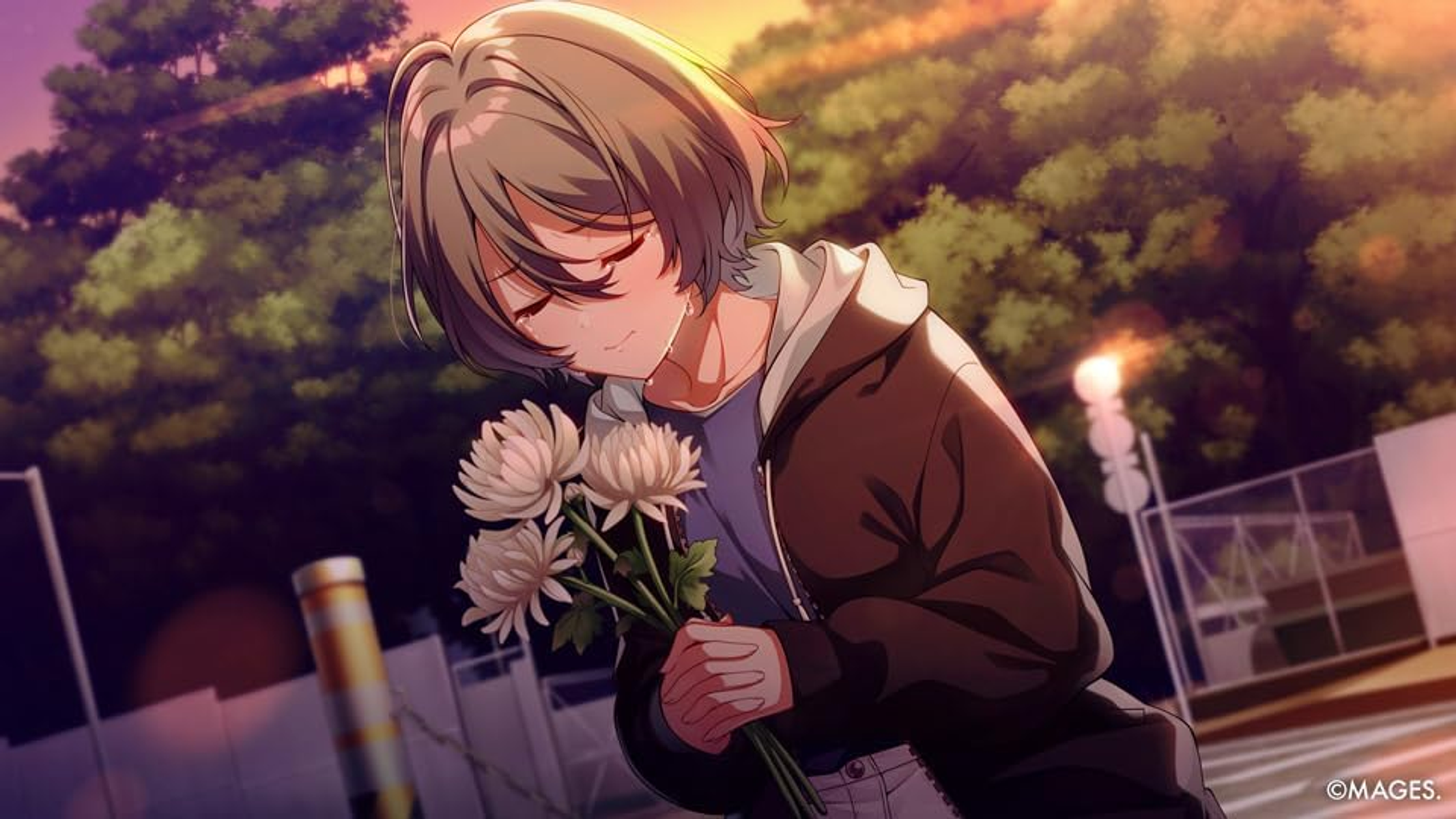 Personaggio in stile anime che tiene fiori, piangendo. Sfondo tramonto sfocato. Scena emotiva, illuminazione soffusa.