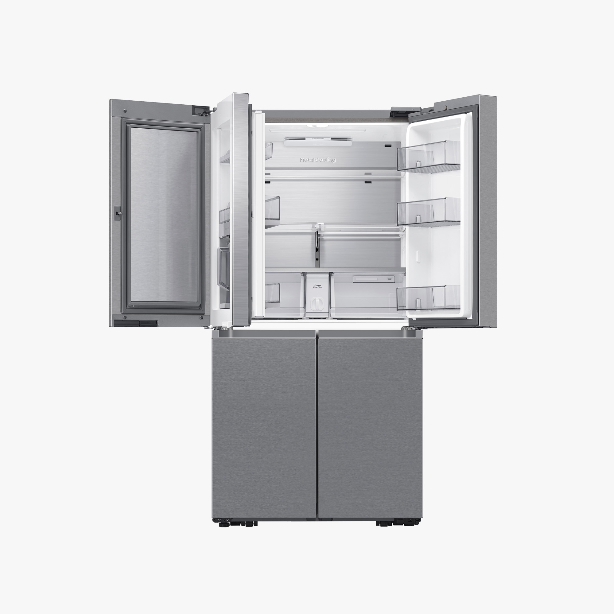 Srebrna lodówka z czterema otwartymi drzwiami.