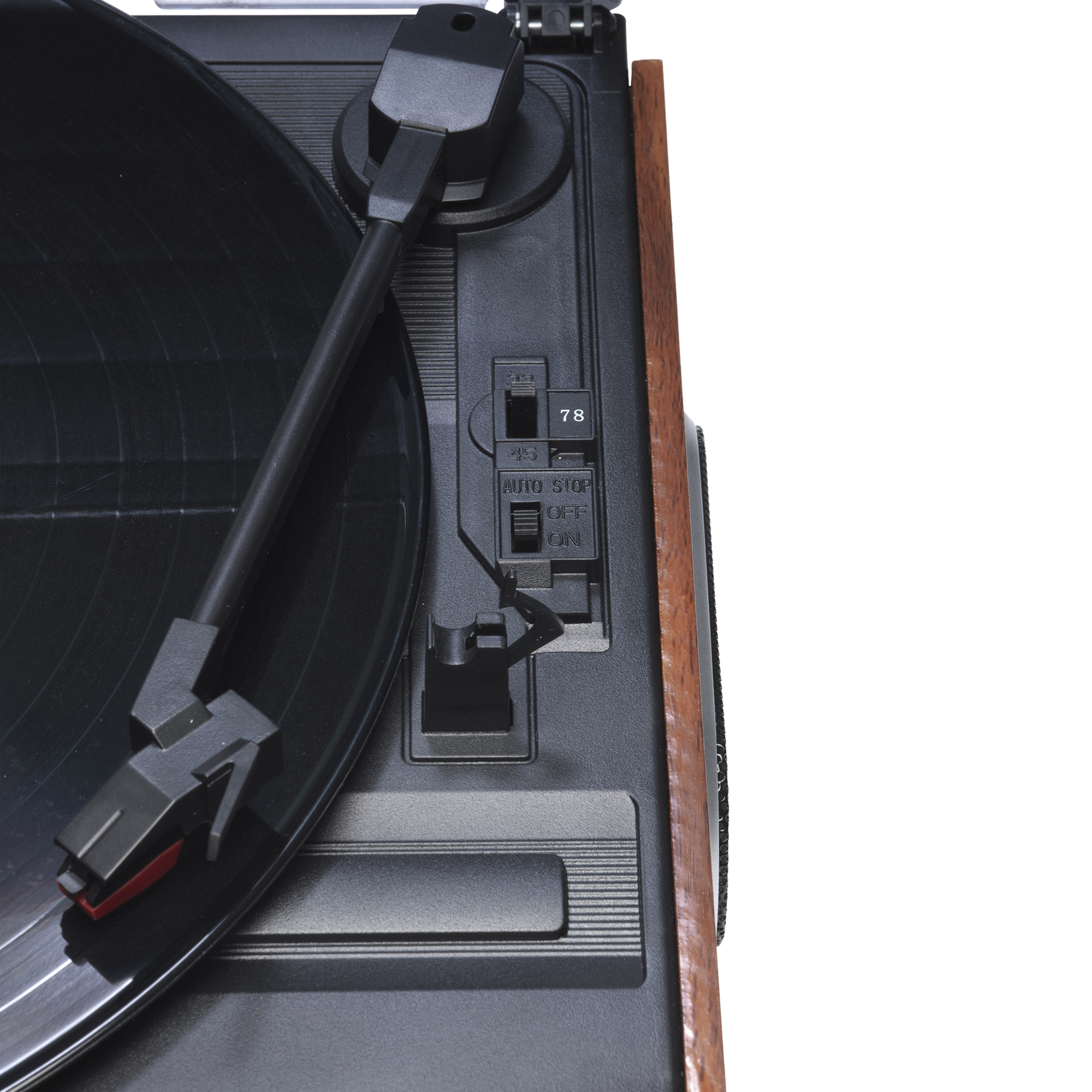 Zabytkowy gramofon z czarną płytą i ramieniem. Widoczne są elementy sterujące.