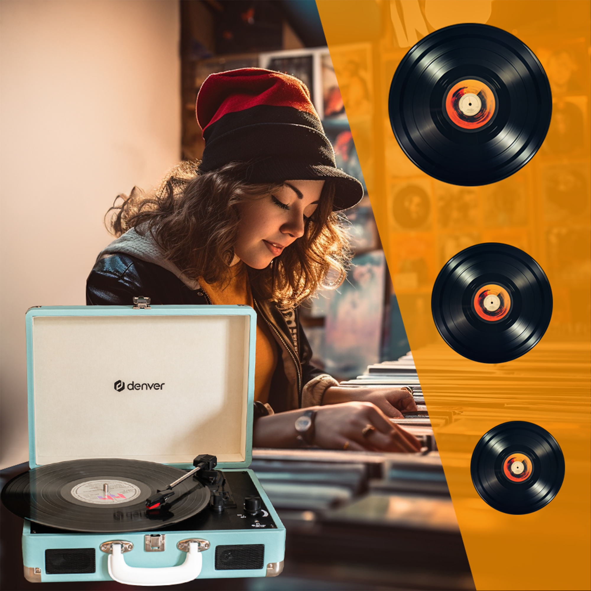 Mujer escuchando un disco en un tocadiscos. Los discos están en el fondo. El tocadiscos es azul claro.
