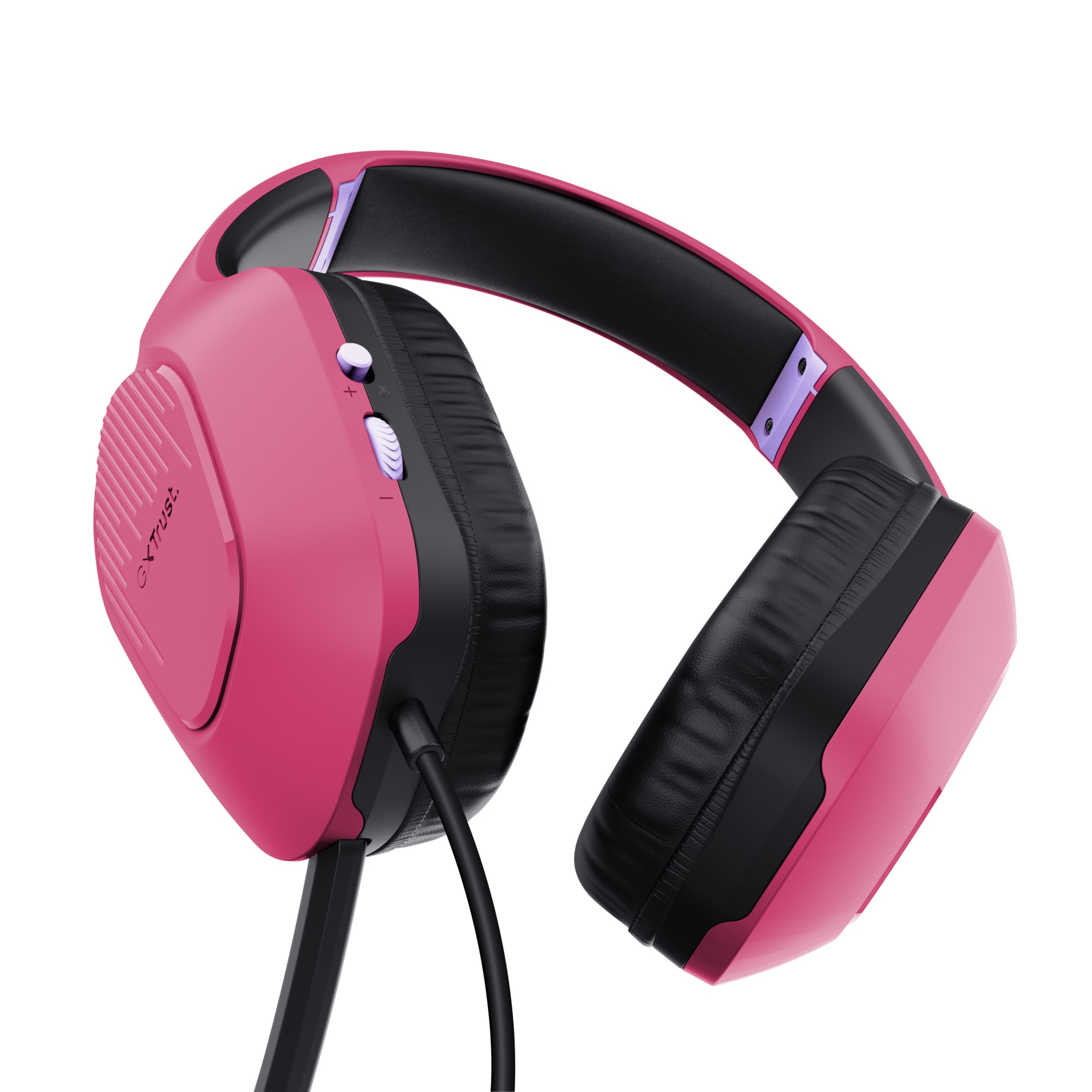 Casque rose avec coussinets noirs, un cordon noir et un fond noir.