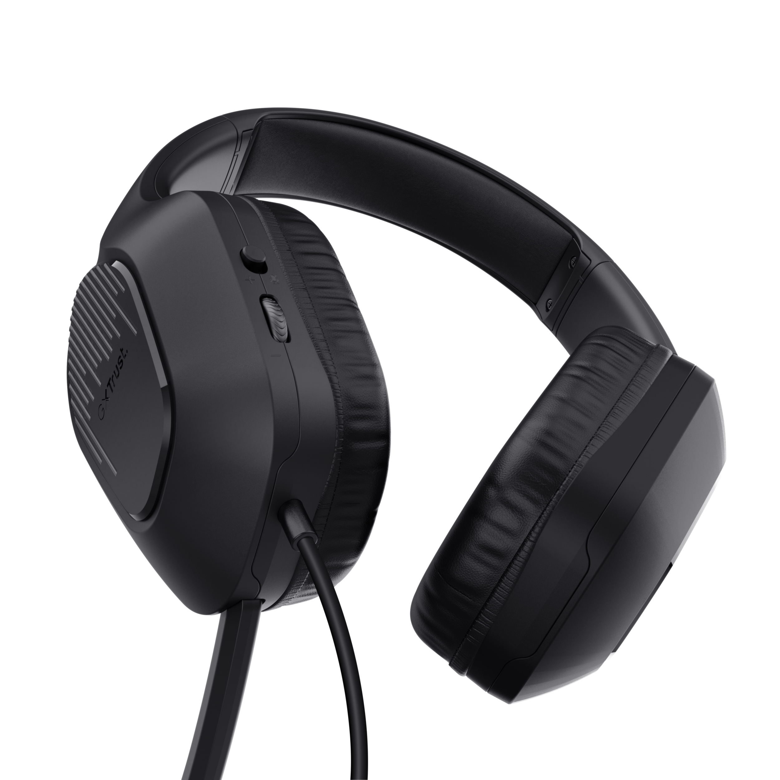 Casque circum-auriculaire noir, légèrement incliné, avec un câble. La marque est 'GXTrust'.