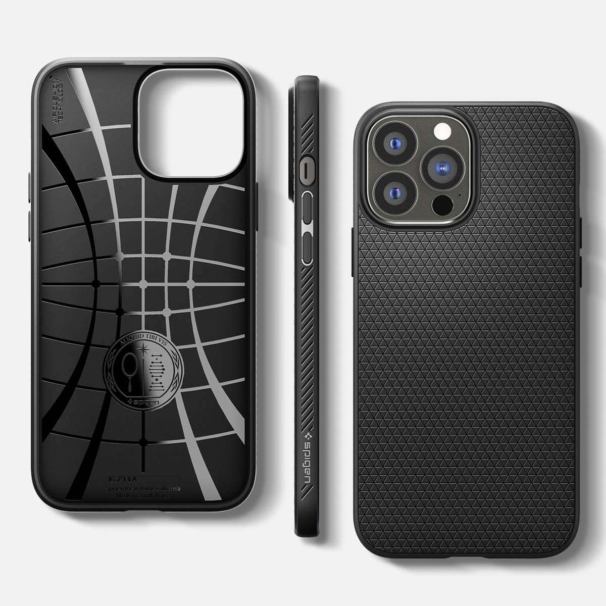 Tre viste di una custodia nera per telefono, che mostrano design e texture.
