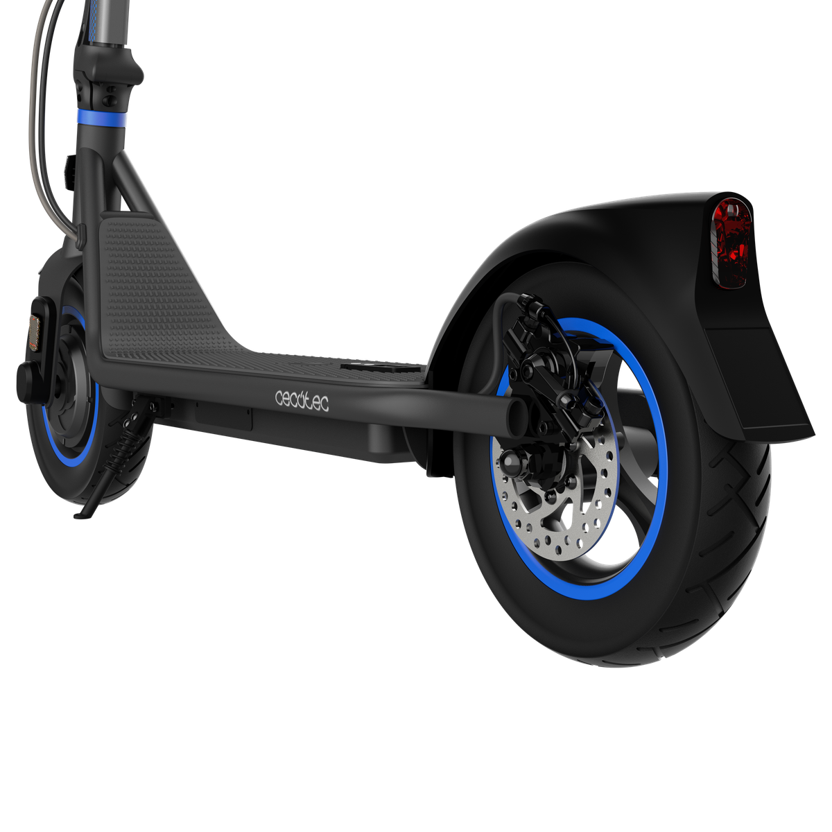 Scooter eléctrico, negro y azul. Rueda trasera con detalles azules. Guardabarros negro. Fondo negro.
