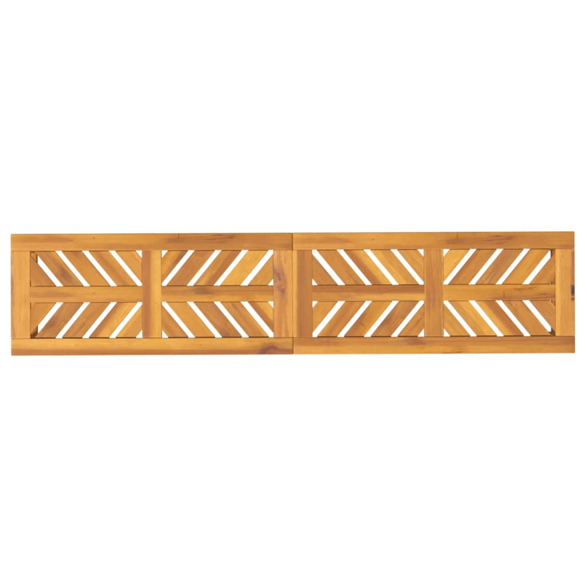 Holzzaunfelder mit diagonalen Aussparungen, die ein Muster bilden. Weißer Hintergrund.