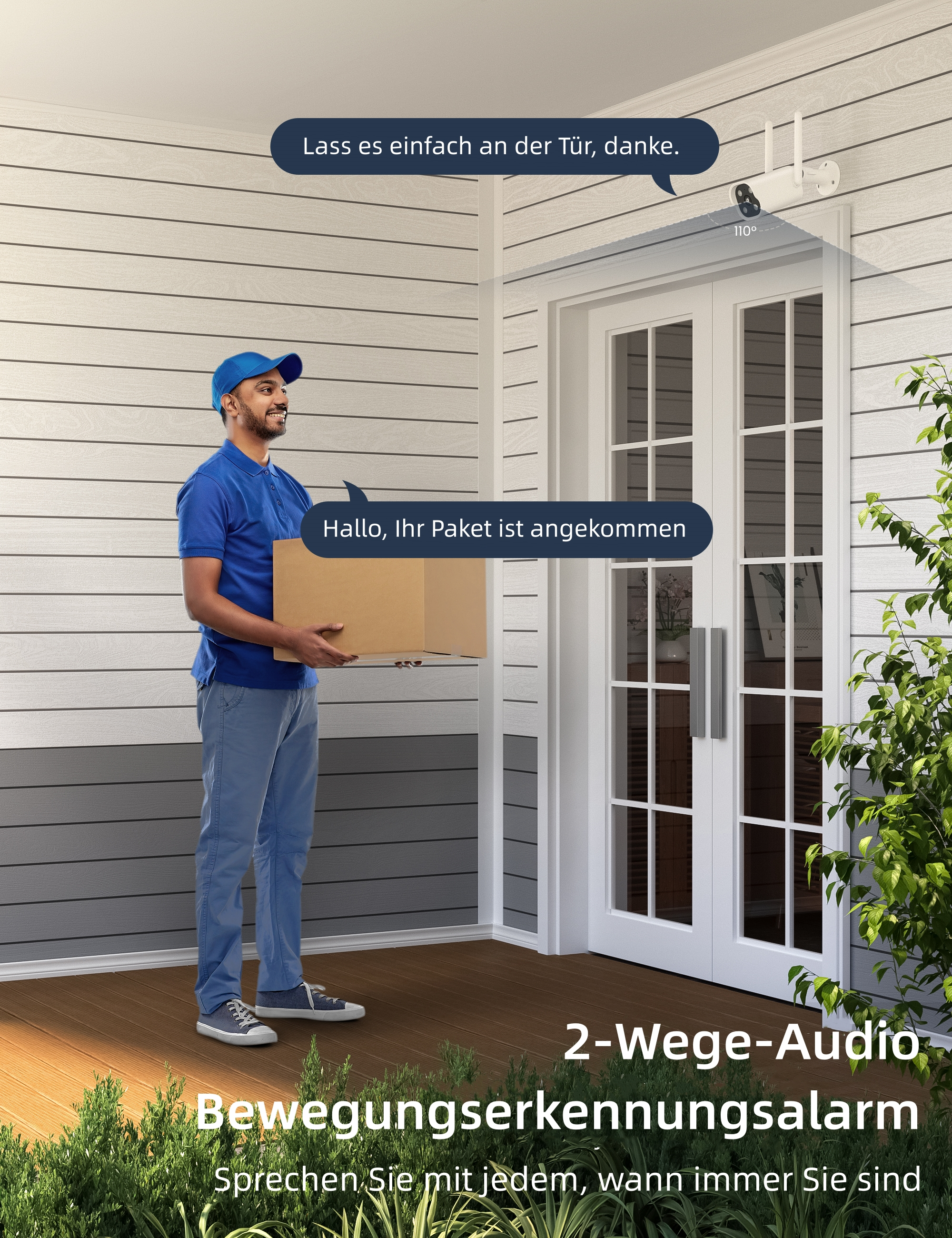 Eine Zustellperson mit einem Paket vor einem Haus mit einer Überwachungskamera.