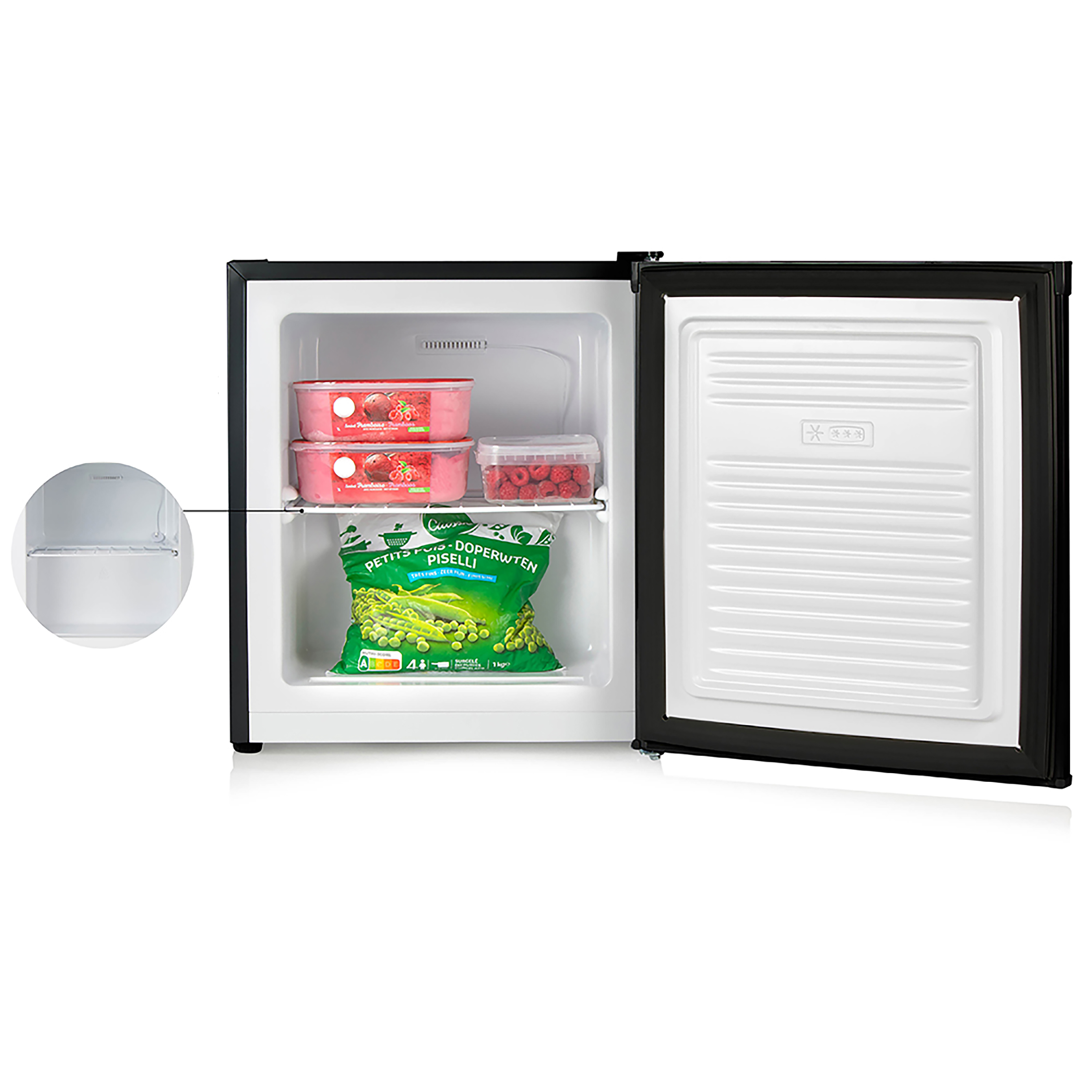 Offener Minikühlschrank mit Tiefkühlkost. Detaillierte Ansicht des leeren Gefrierfachs.