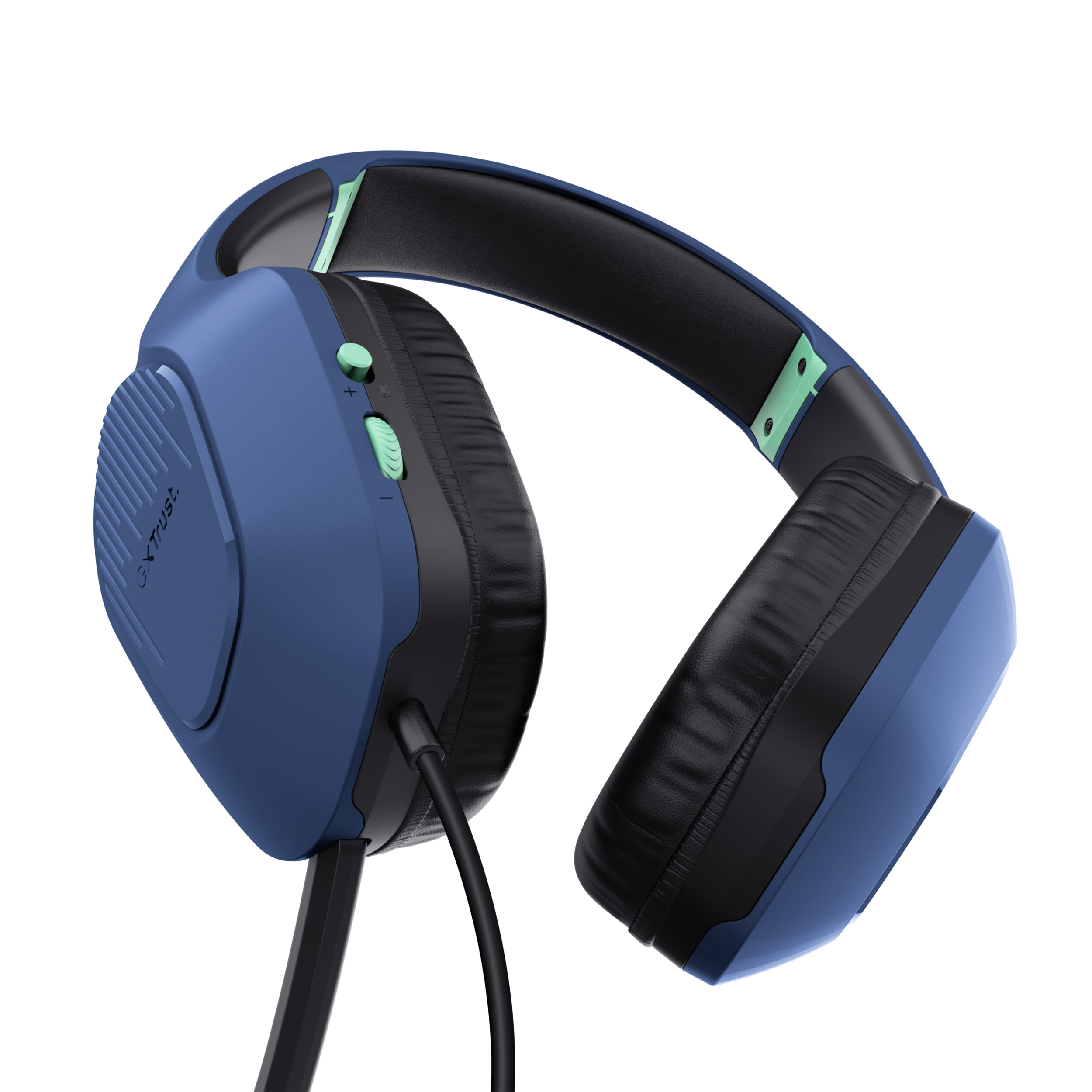 Blaue und schwarze Kopfhörer mit Kabel. Einige Bedienelemente sind sichtbar. Schwarzer Hintergrund.