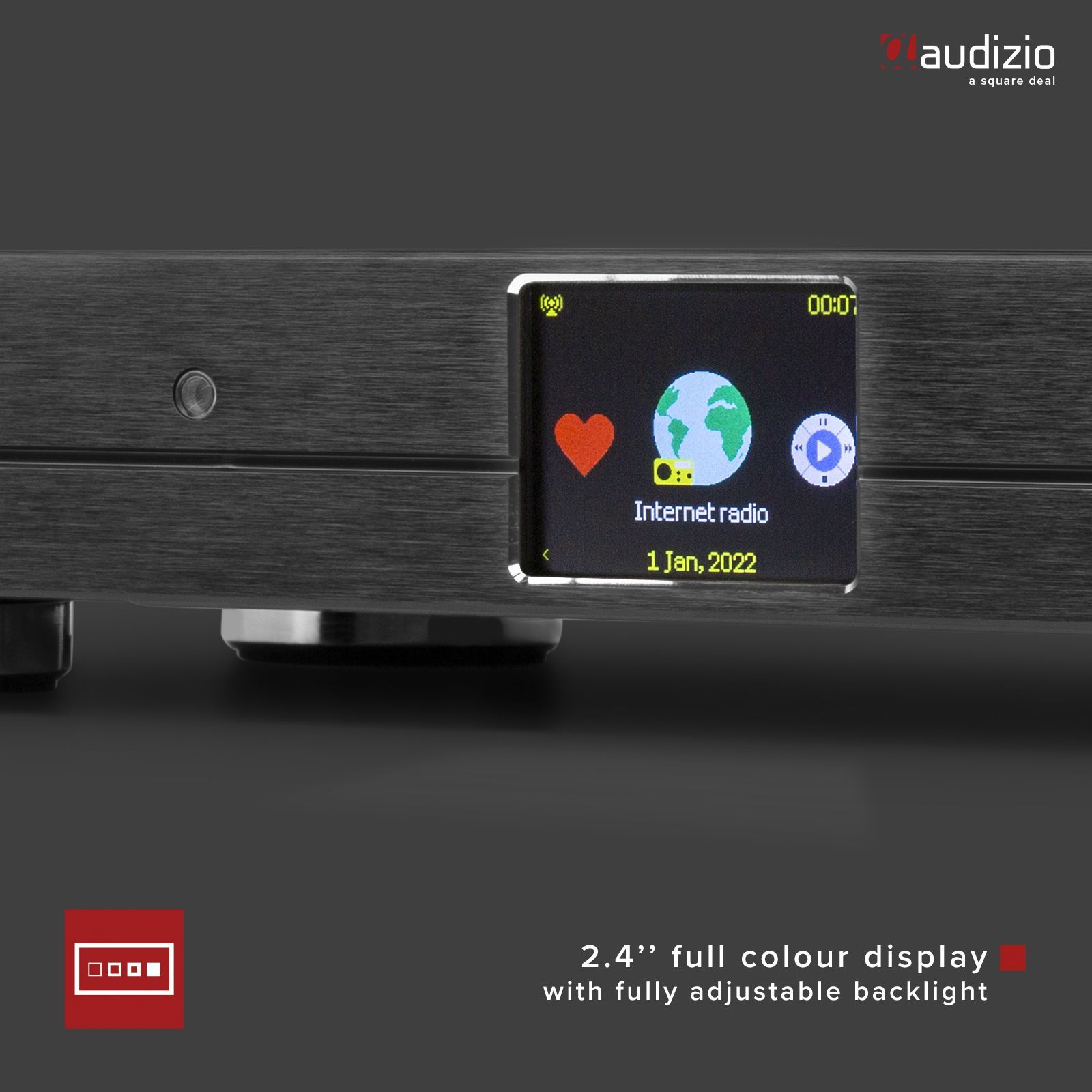 Ein schwarzes Audiokomponente mit kleinem Display, das Internetradio-Informationen zeigt.