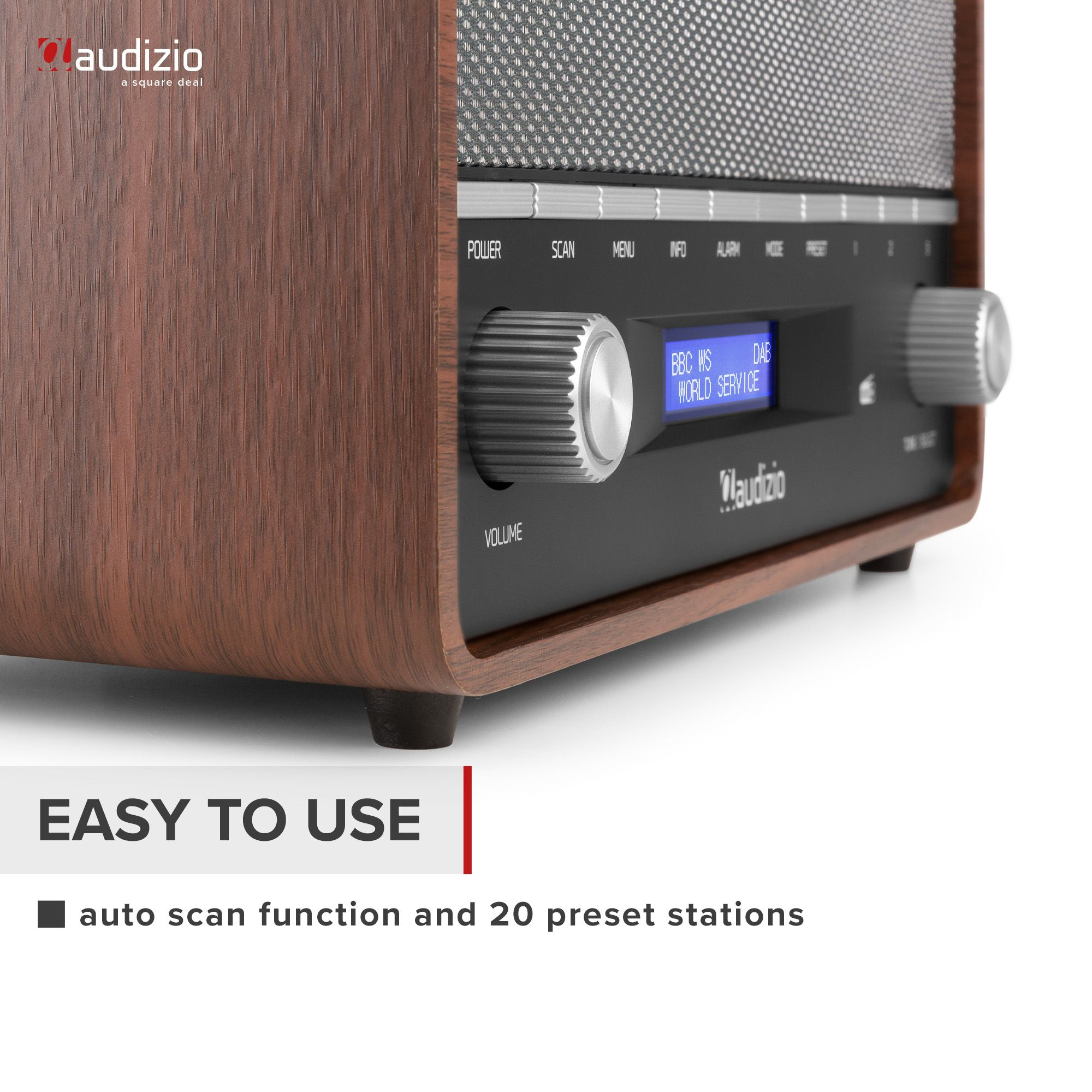 Retro-Radio aus Holz mit Lautstärkeregler, Display mit 'BBC WS' und 'DAB'.