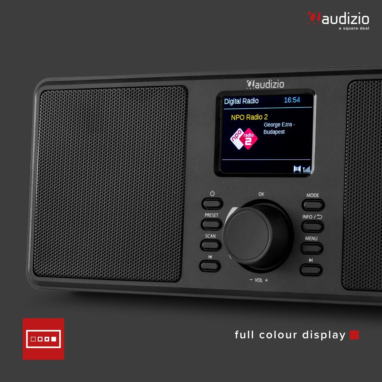 Digitalradio mit Farbdisplay, das NPO Radio 2 anzeigt. Es hat Knöpfe und ein Rad.