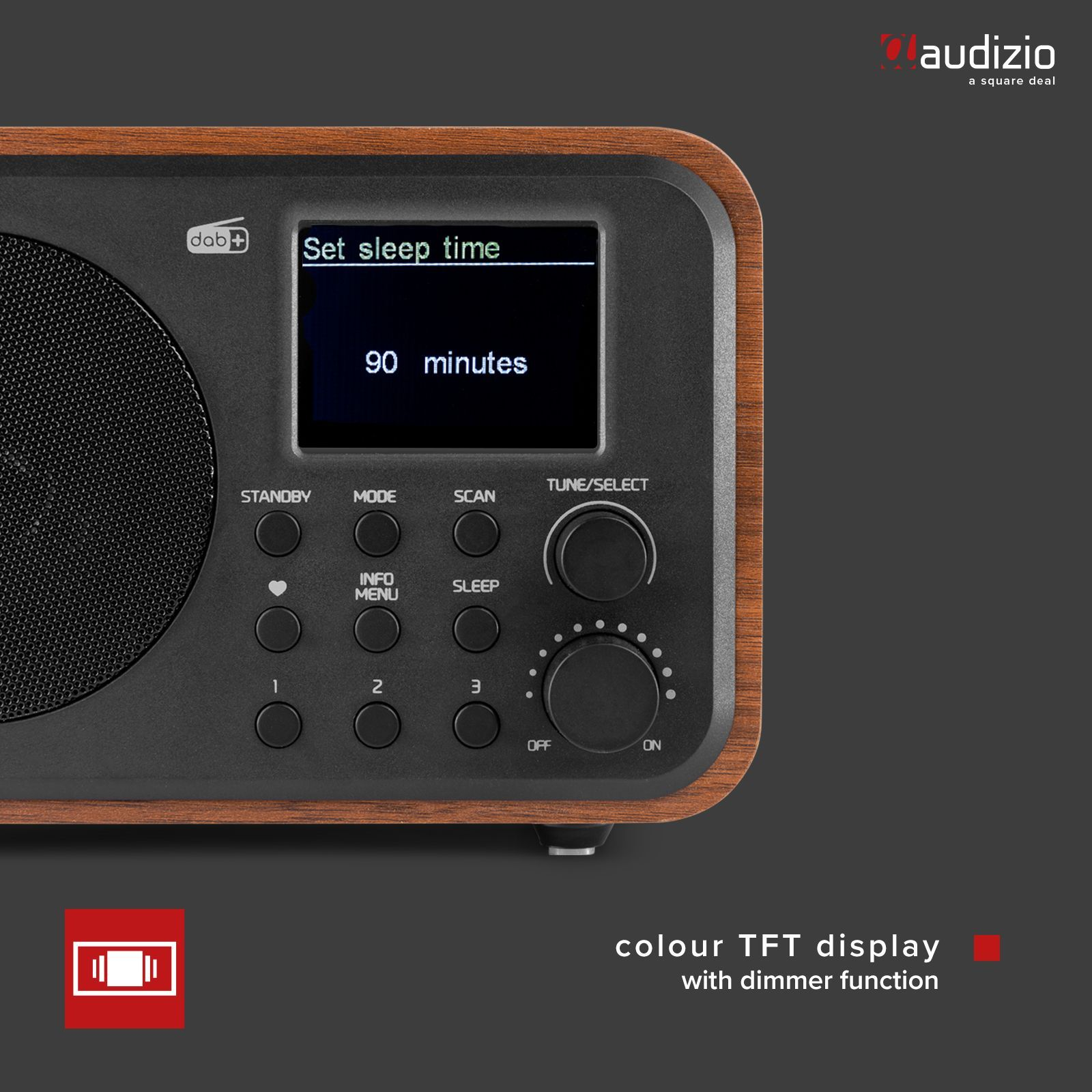Holzradio mit Anzeige von 90 Minuten. Knöpfe und ein Drehregler sind sichtbar.