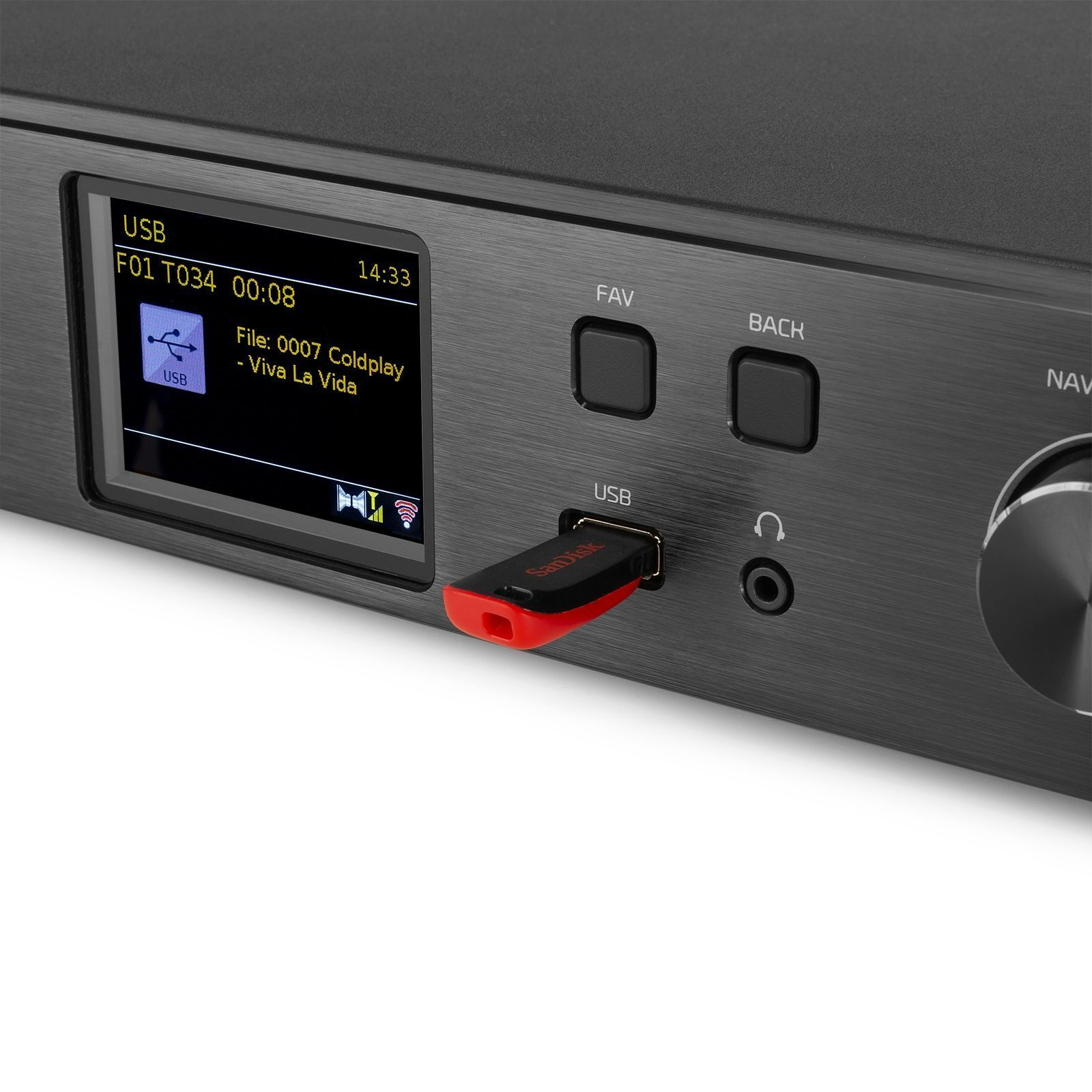 Primer plano de dispositivo de audio con pantalla mostrando USB y info de música.