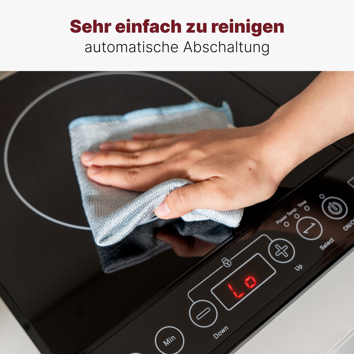 Dłoń wyciera czarną płytę indukcyjną niebieską szmatką. Tekst: 'Łatwy do czyszczenia'.