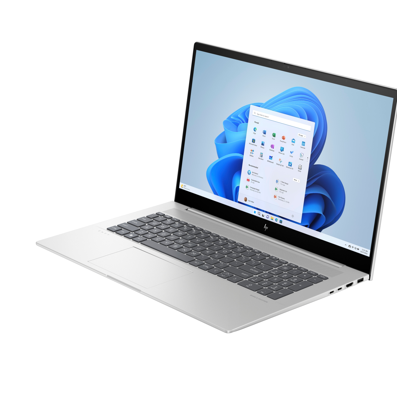 Ein silberner Laptop mit hellem Bildschirm, der die Windows 11-Oberfläche zeigt, auf weißem Grund.
